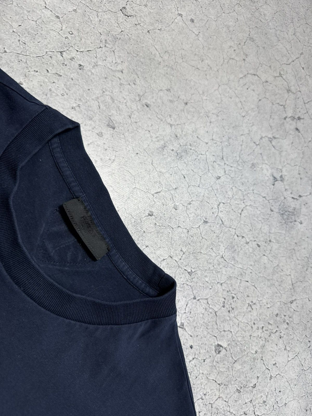 Prada Prada Luxury T-Shirt Navy Size US L / EU 52-54 / 3 - 5 Thumbnail