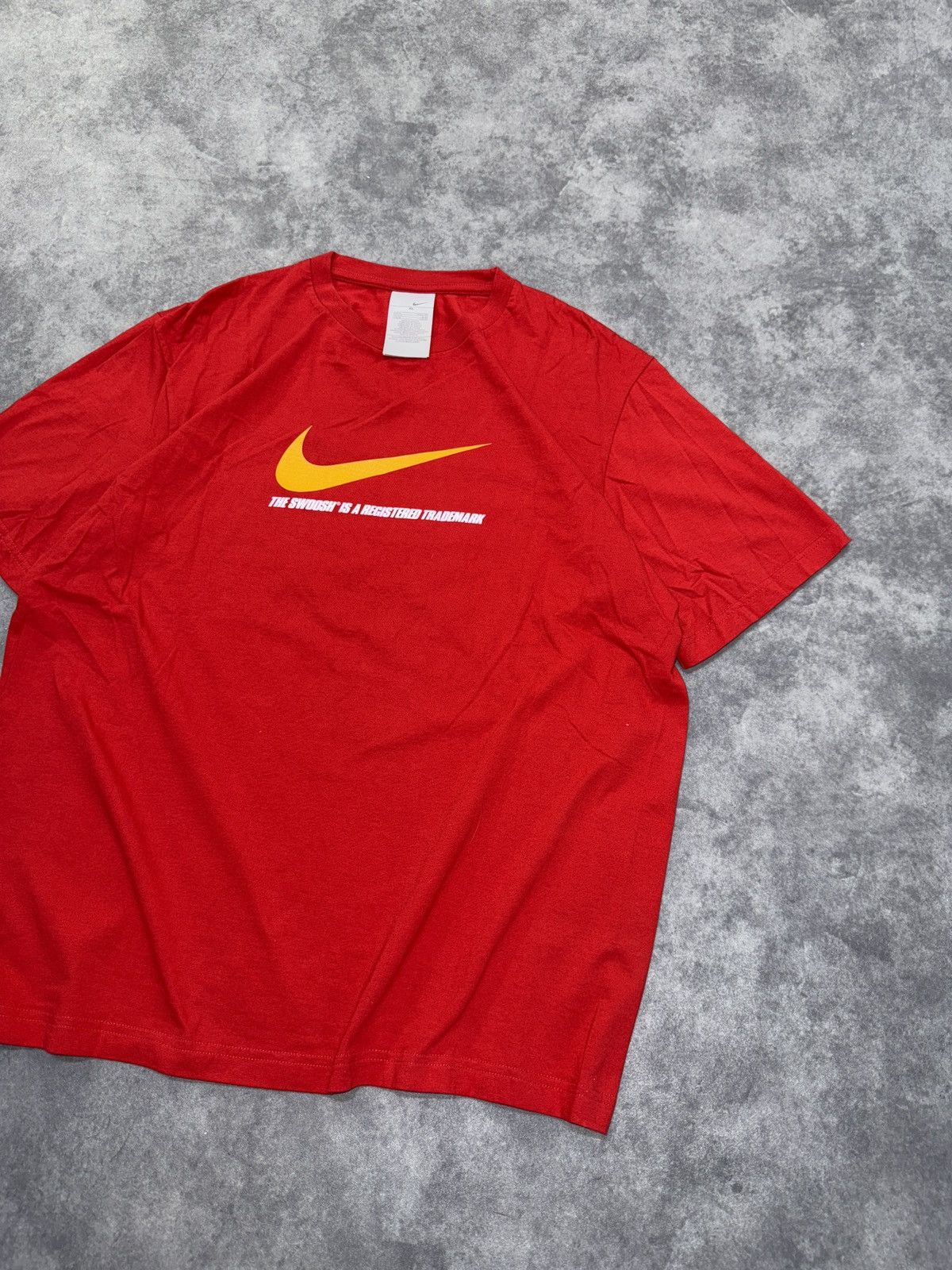 Nike T shirt Vintage nike 2000s center print swoosh Size US XL / EU 56 / 4 - 2 Thumbnail