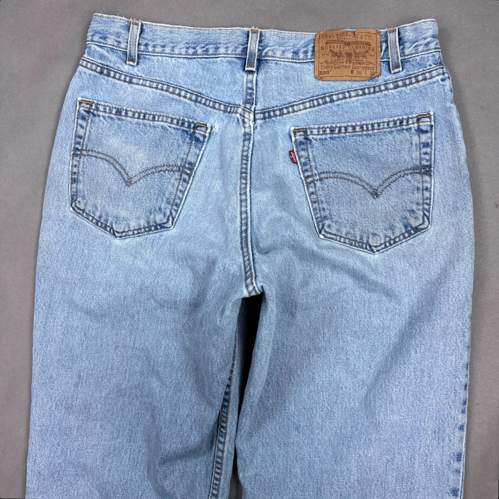 Levi's VINTAGE Levi's Jeans Mens 36x32 Blue Distressed 550 Relaxed Straight 5-Pocket Denim - White? Size US 36 / EU 52 - 6 Thumbnail