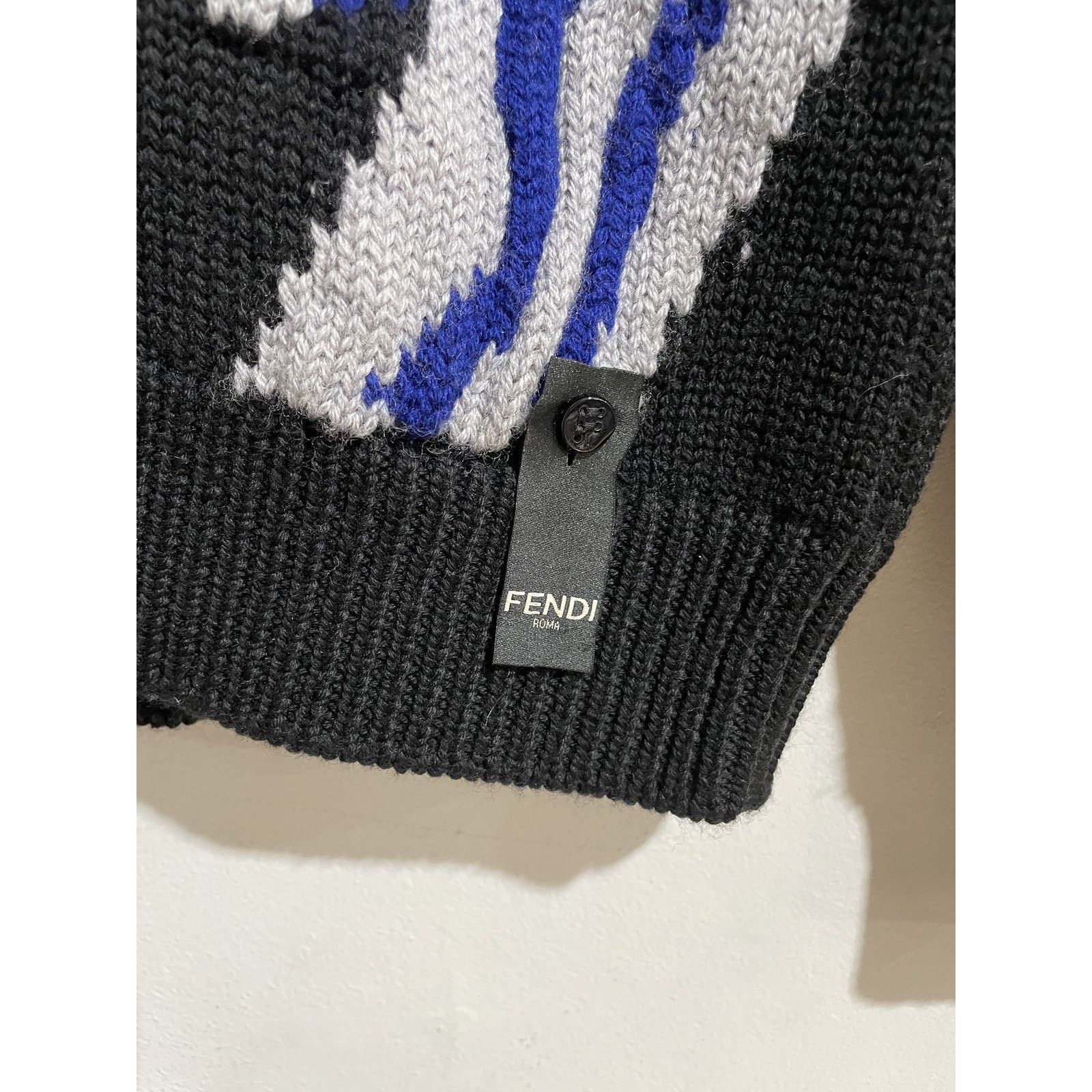 Fendi FENDI FRAGMENT MONOGRAM WOOL SWEATER SIZE 48 (US M) PREOWNED Size US M / EU 48-50 / 2 - 4 Thumbnail