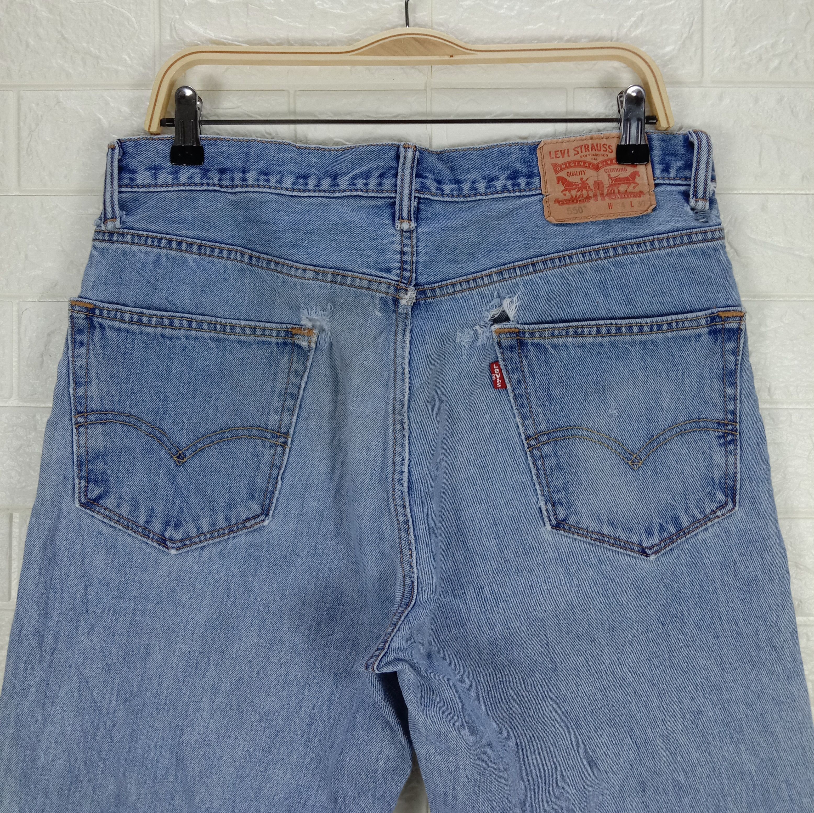 Levi's Vintage Levi's 550 Jeans Light Wash Distressed Denim Size US 32 / EU 48 - 6 Thumbnail
