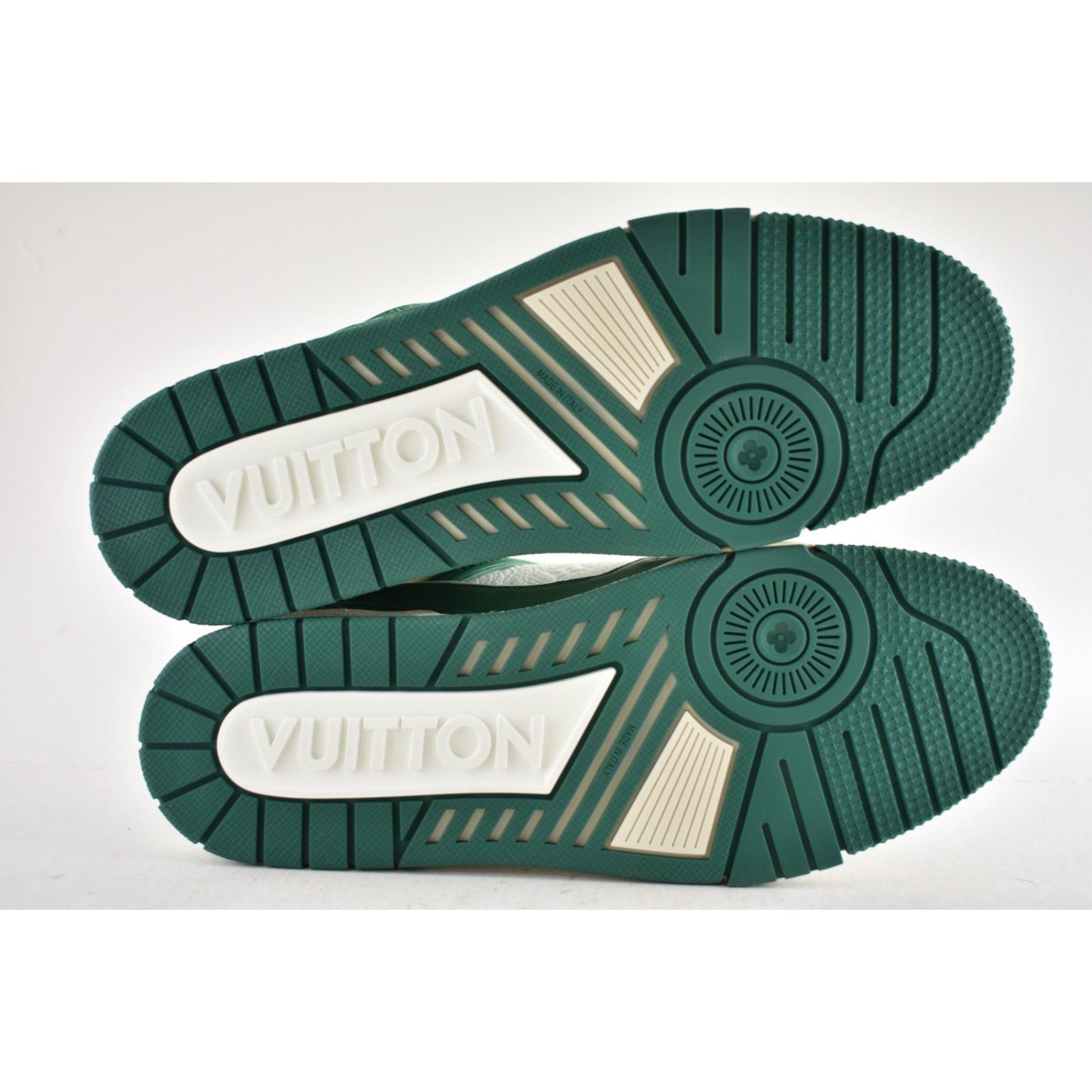 Louis Vuitton Louis Vuitton Green White Empreinte Leather Low Top Size US 10 / EU 43 - 16 Thumbnail