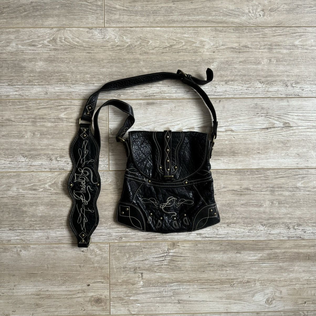Diesel Vintage Messenger Leather Bag in Black, Women's