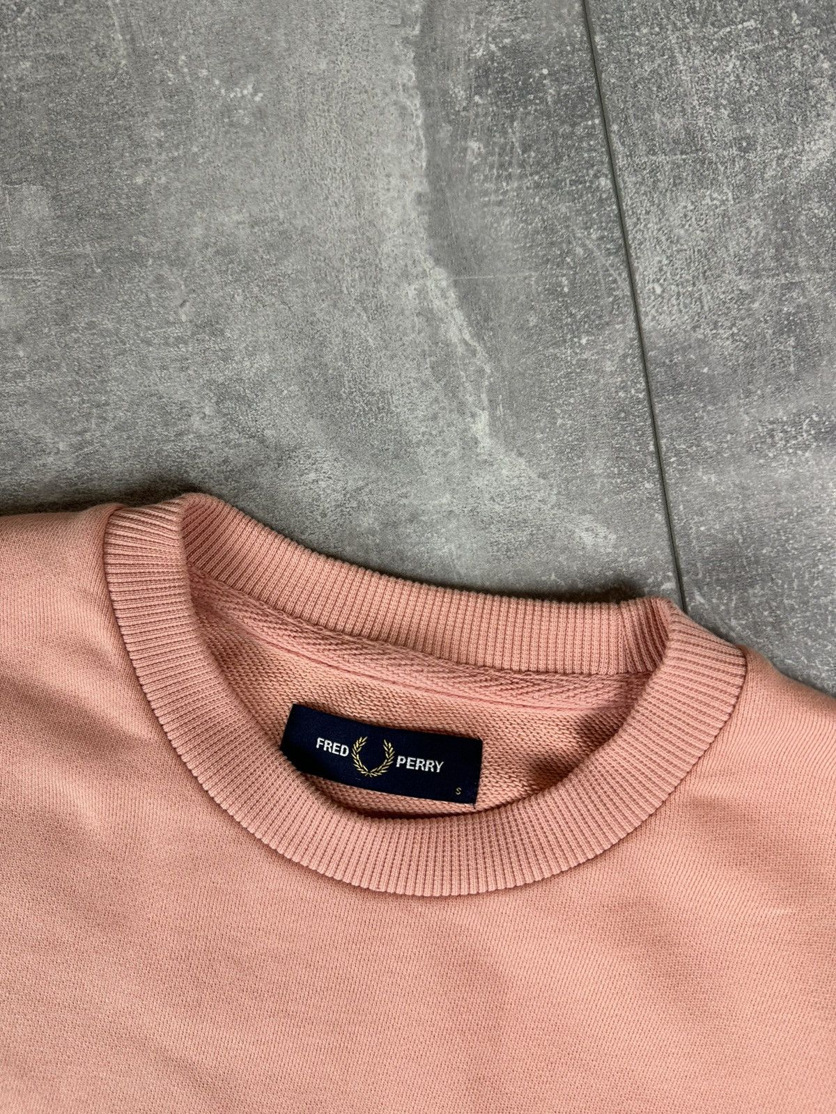 Fred Perry Fred Perry Mens Centre Logo Pink Sweatshirt Size US S / EU 44-46 / 1 - 6 Thumbnail