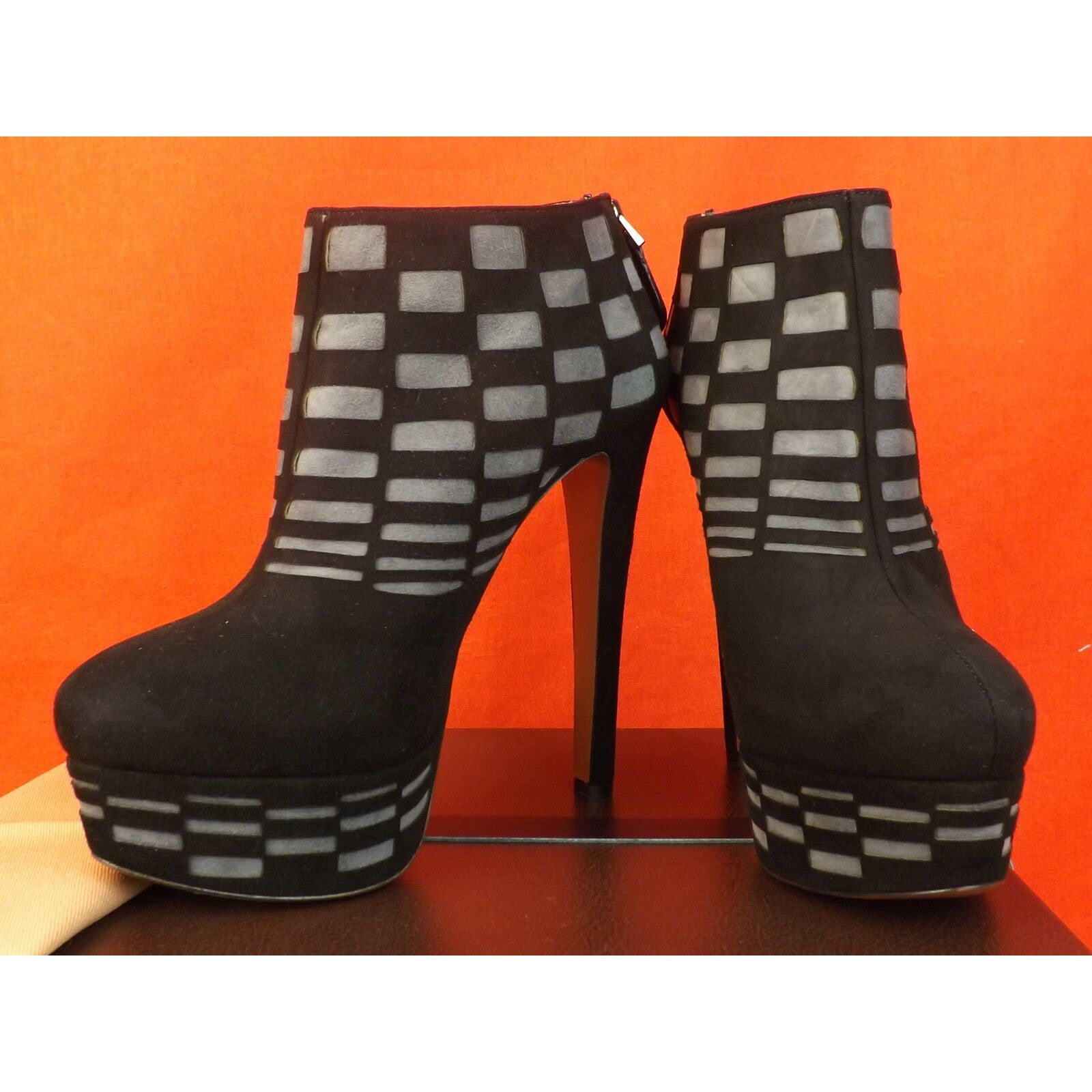 Alaia BLACK TWO TONE SUEDE LASER CUT PLATFORM ZIP ANKLE BOOTS 40.5 Size US 10.5 / IT 40.5 - 3 Thumbnail