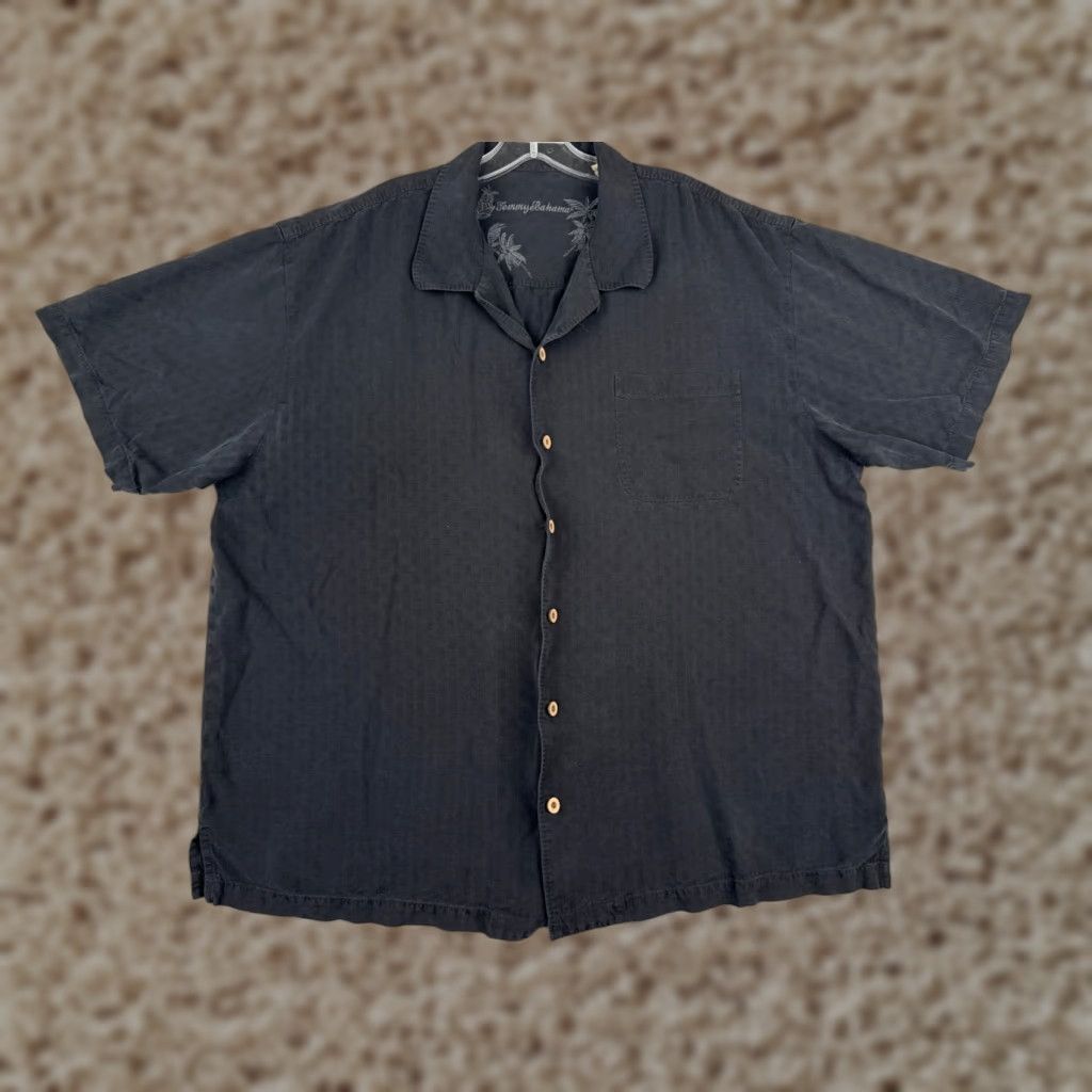 Tommy Bahama VINTAGE Tommy Bahama Shirt Men Extra Large XLX Black Palm 100% Silk Button Up Hawaiian Aloha Beach Vacation Resort Mens XL Size US XL / EU 56 / 4 - 1 Thumbnail