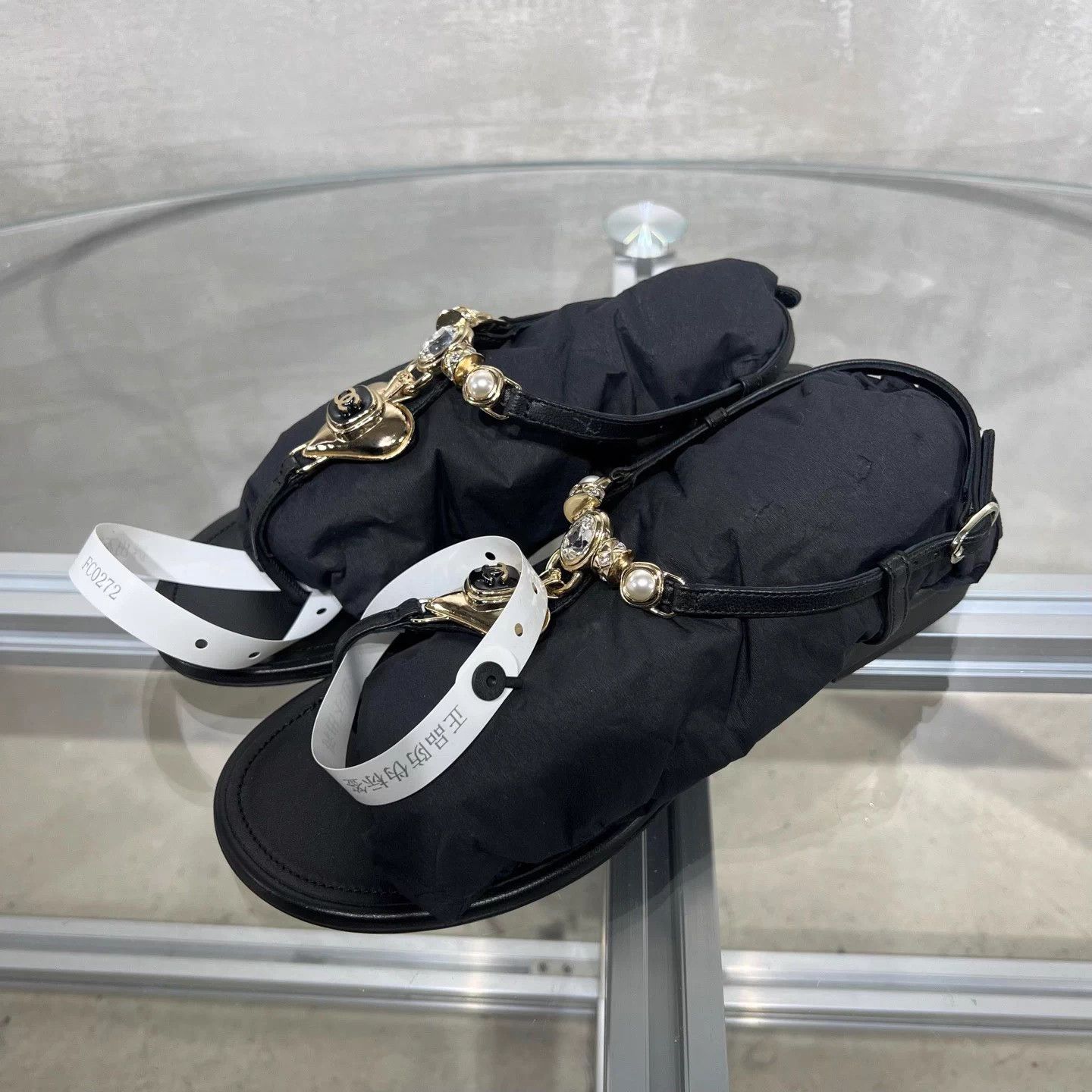 Chanel Chanel Gemstone Heart Pearl Black Flat Sandals 37.5 Size US 6.5 / IT 36.5 - 2 Thumbnail