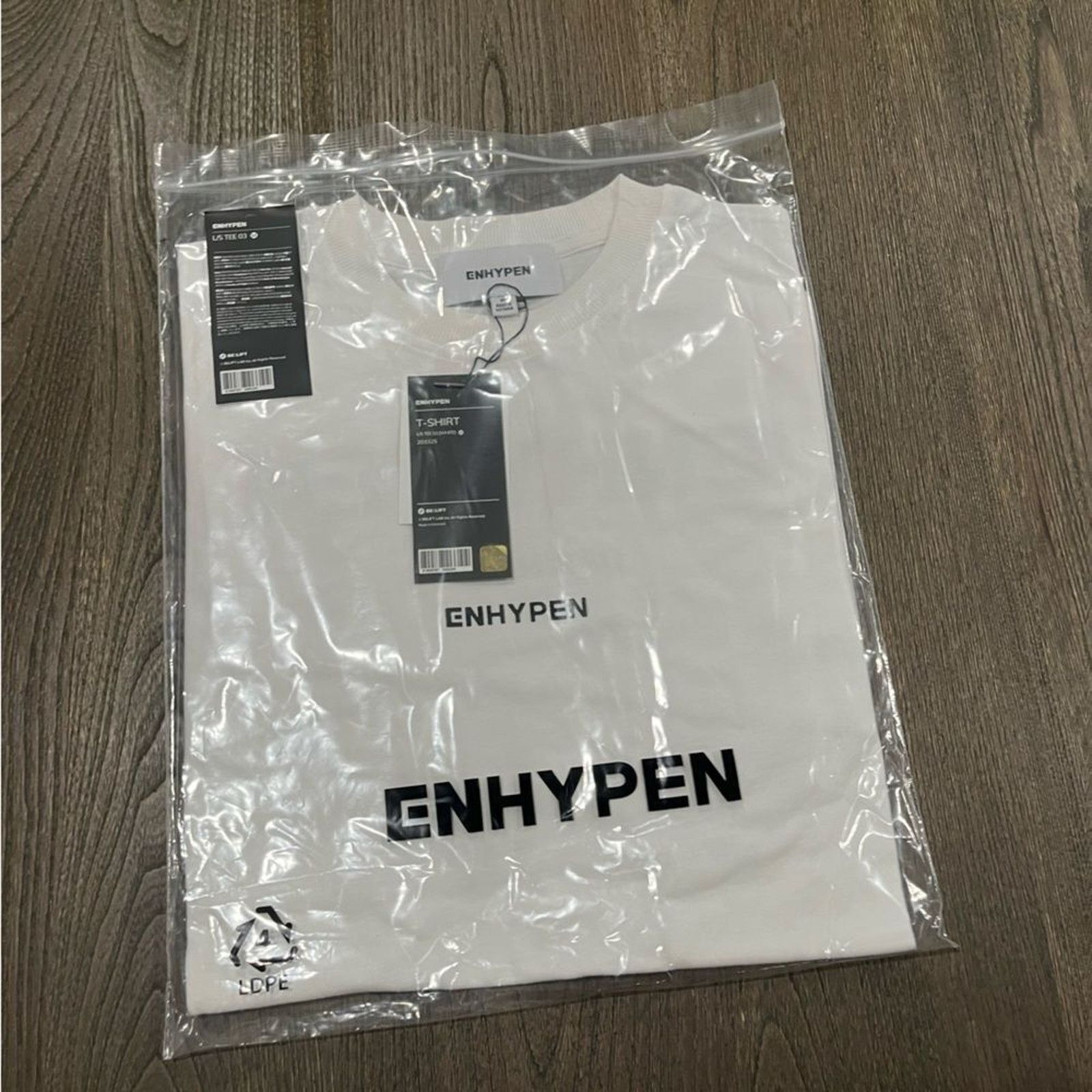 Vintage NWT Enhypen Band Dawn Dusk Black Long Sleeve T-Shirt Size L Size US L / EU 52-54 / 3 - 2 Thumbnail