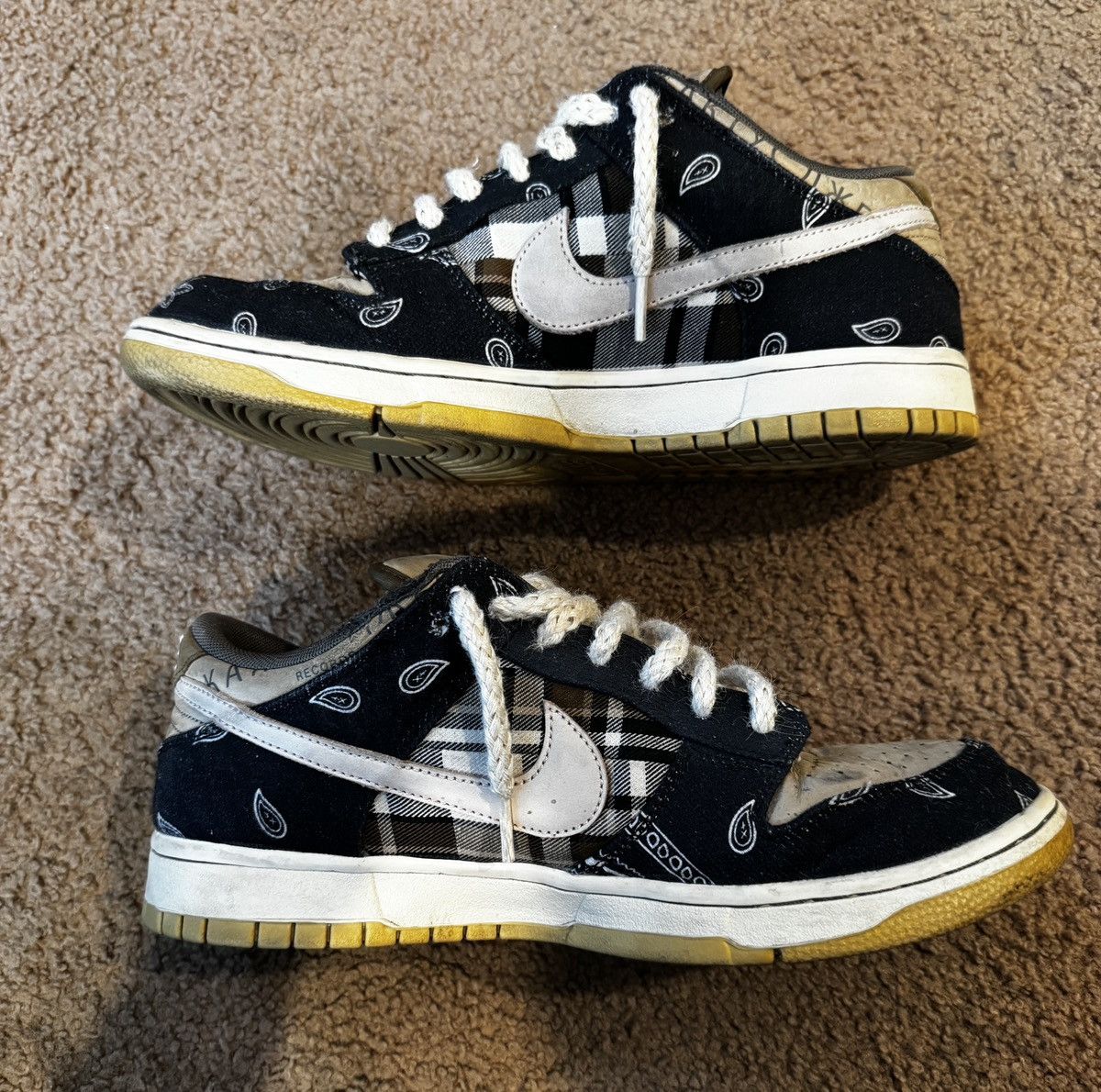 Nike × Travis Scott Nike SB Dunk Low Travis Scott Cactus Jack - Men Size 10.5 Size US 10.5 / EU 43-44 - 3 Thumbnail