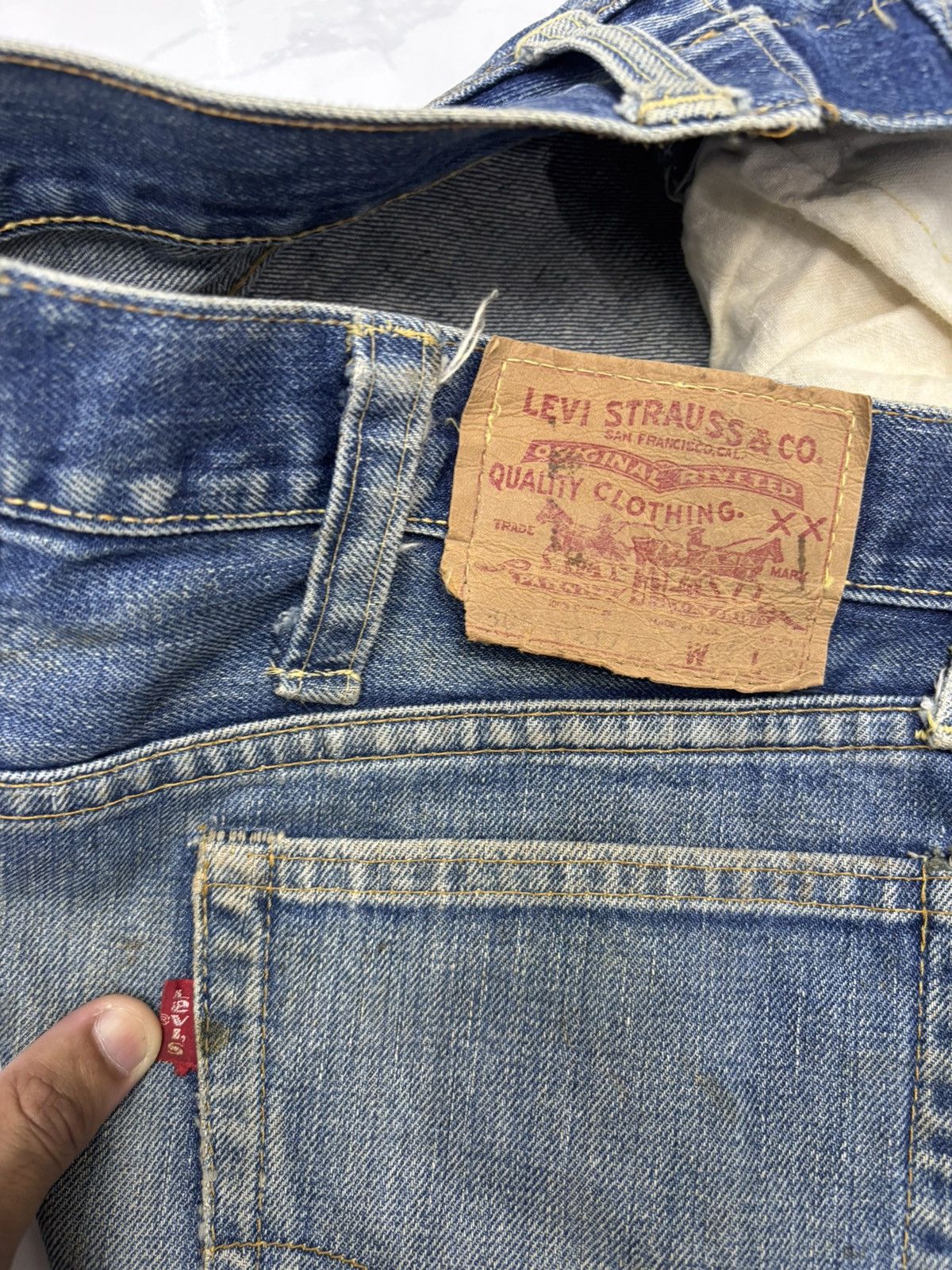 Levi's Levis 505 70s Button 8 Distressed Denim Jeans Size US 35 - 7 Thumbnail