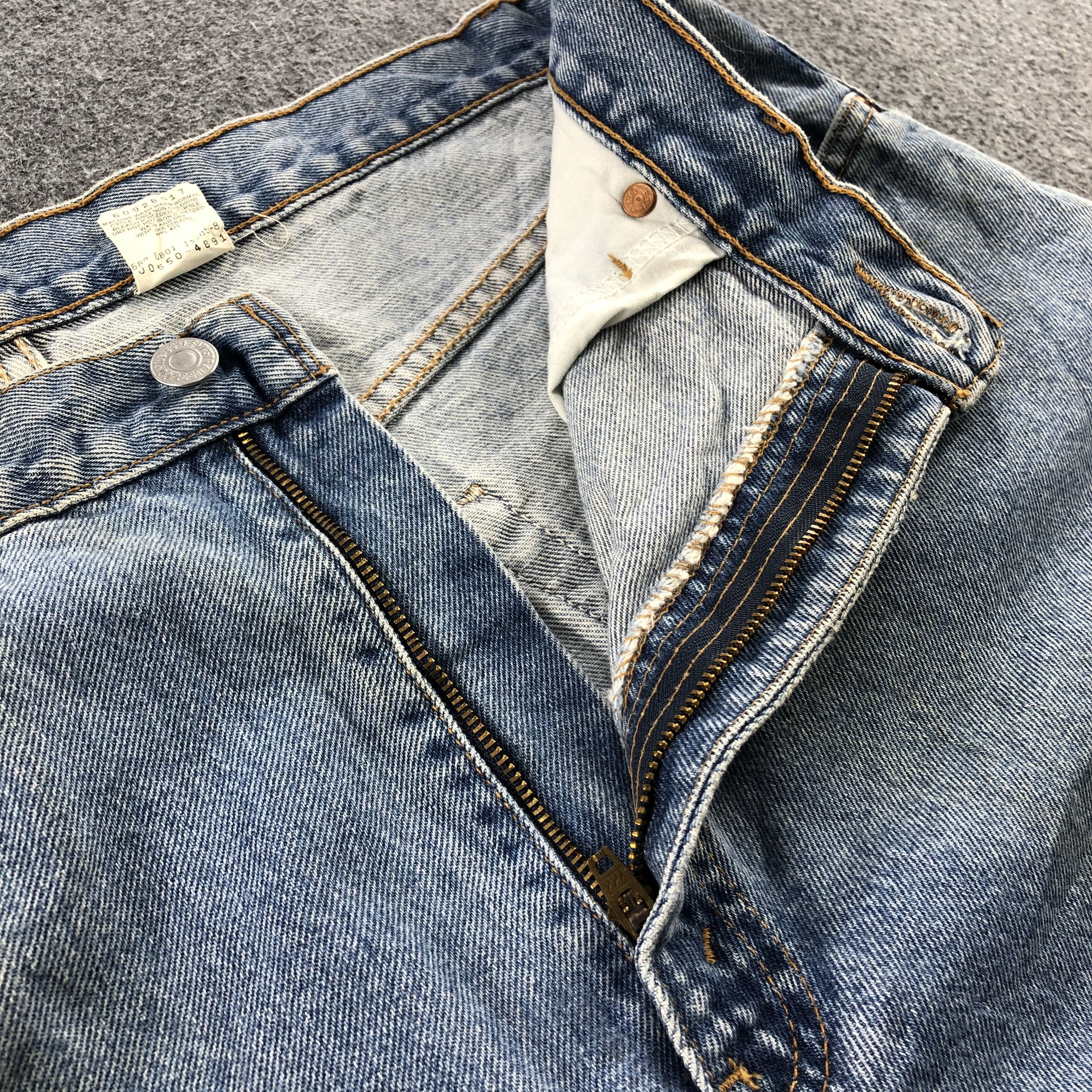 Levi's Light Wash Vintage 90s Levis 550 Jeans-J1158 Size US 37 - 7 Thumbnail