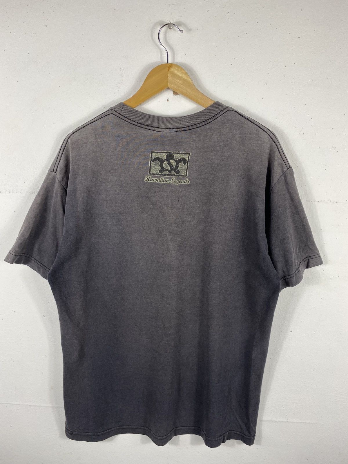 Vintage Vintage 90s Hawaiian Legends Distressed Faded T-Shirt Size US L / EU 52-54 / 3 - 8 Thumbnail