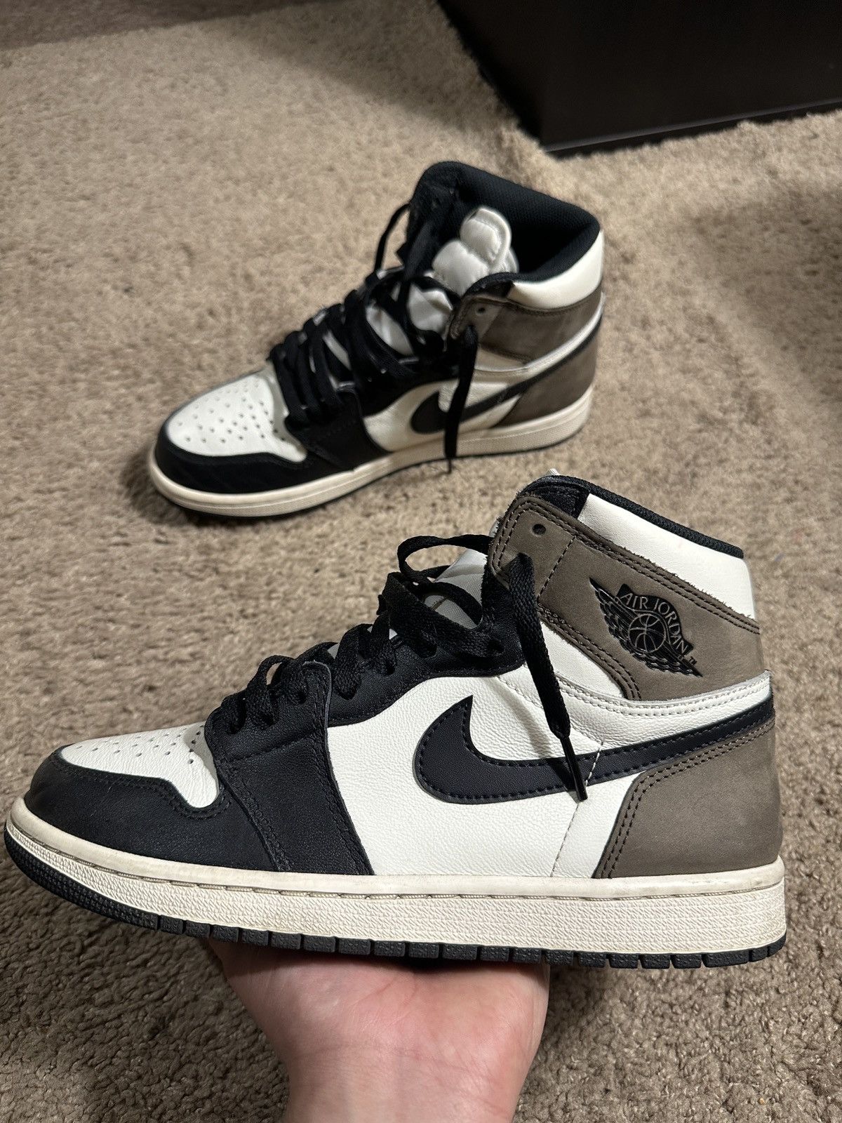 Jordan Brand × Travis Scott Jordan 1 Mocha Size US 8 / EU 41 - 1 Thumbnail
