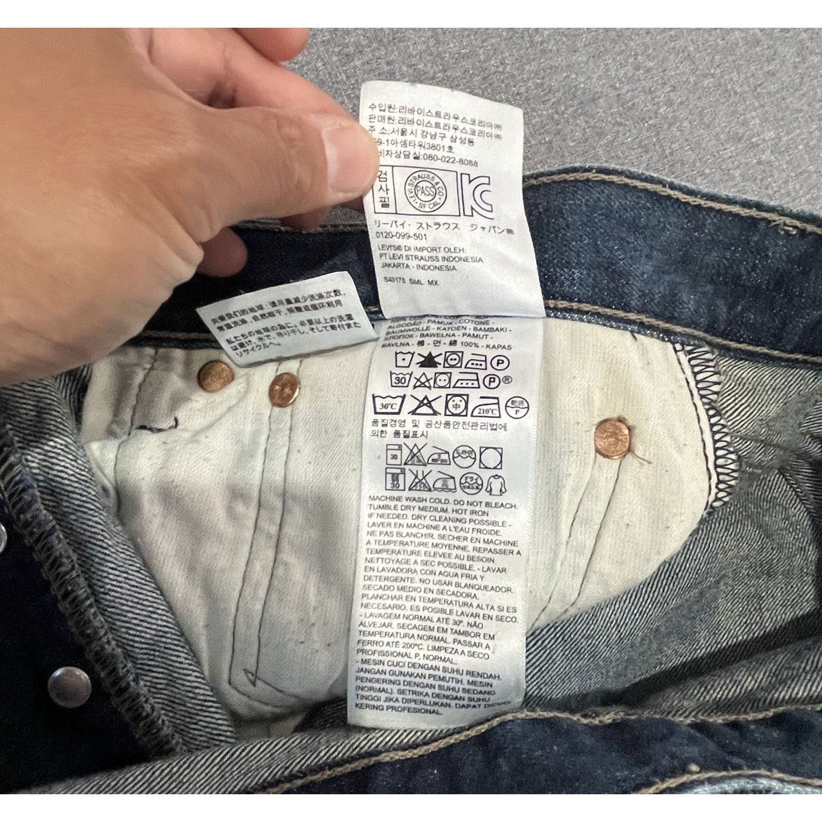 Levi's Levi's Jeans Men 33x32 Blue 501 Button Fly Straight Leg Size US 33 - 6 Thumbnail