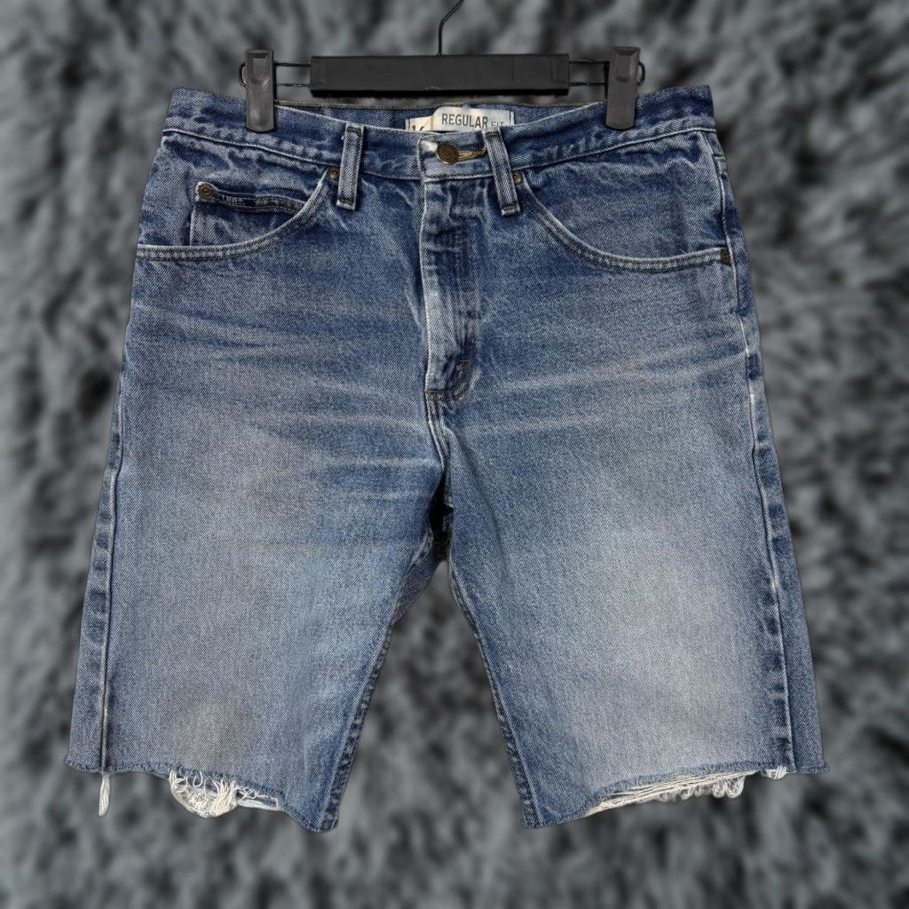 Lee Lee Bermuda Shorts Men 32 Regular Fit Distressed Denim Bermuda Shorts Blue Medium Wash 5-Pocket Design Pocketed Zip Fly Casual Streetwear Size US 32 / EU 48 - 1 Thumbnail