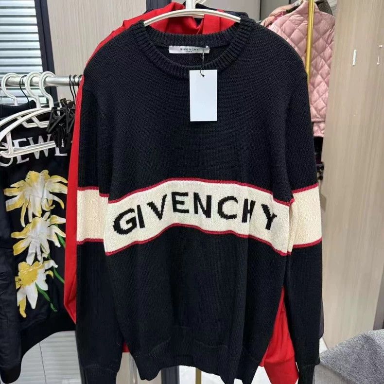 Other Givenchy Logo Wool Sweater, size S/M Size US M / EU 48-50 / 2 - 1 Thumbnail