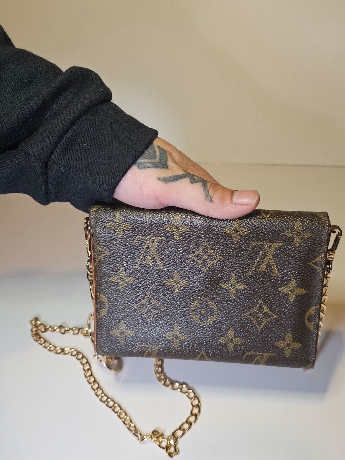 Louis Vuitton Louis vuitton cross body wallet purse. Lv monogram bag. Size ONE SIZE - 3 Thumbnail
