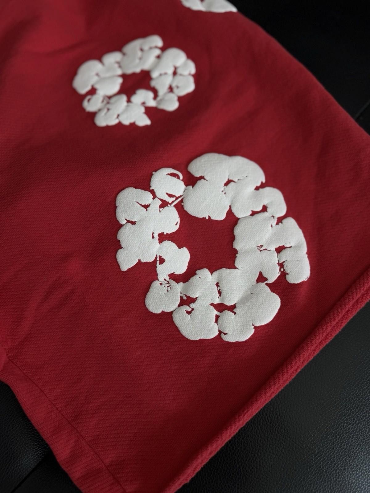 DENIM TEARS Denim Tears Cotton Wreath Shorts Red |BRAND NEW| AUTHENTIC| Size US 32 / EU 48 - 4 Thumbnail