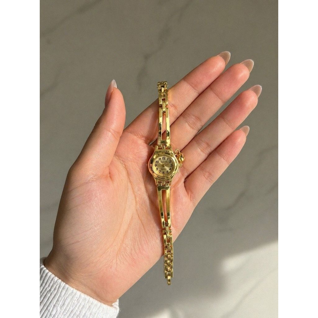 & Other Stories Elegant Gold Bracelet Watch for Women – Vintage Style Size ONE SIZE - 2 Thumbnail