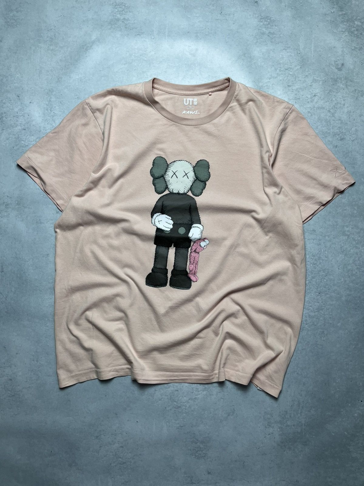 Kaws × Uniqlo VERY RARE UNIQLO X KAWS PINK T-SHIRT Size US L / EU 52-54 / 3 - 1 Thumbnail