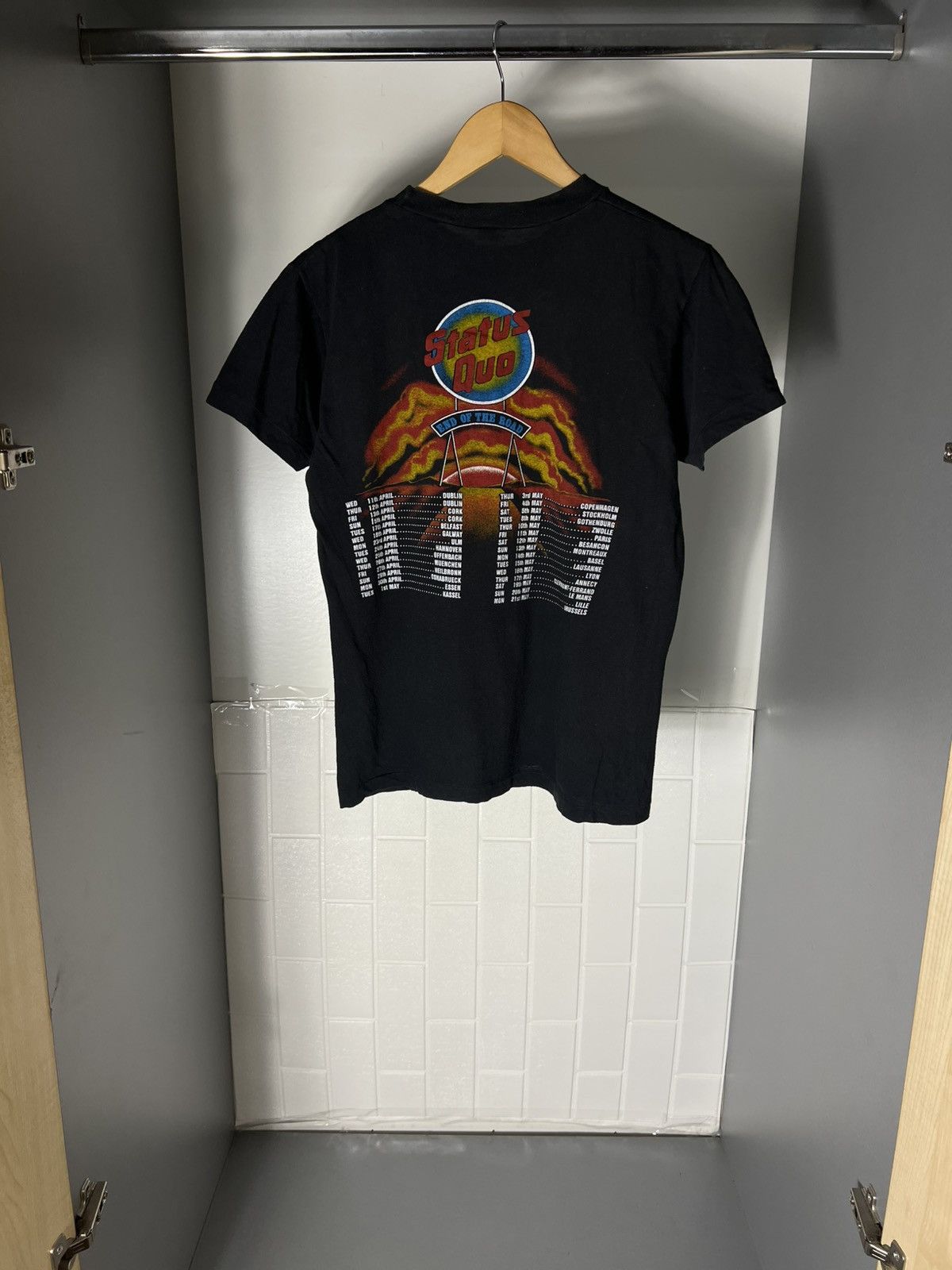 Band Tees VINTAGE STATUS QUO WORLD TOUR ROCK T-SHIRT RETRO METAL 90s Size US M / EU 48-50 / 2 - 7 Thumbnail
