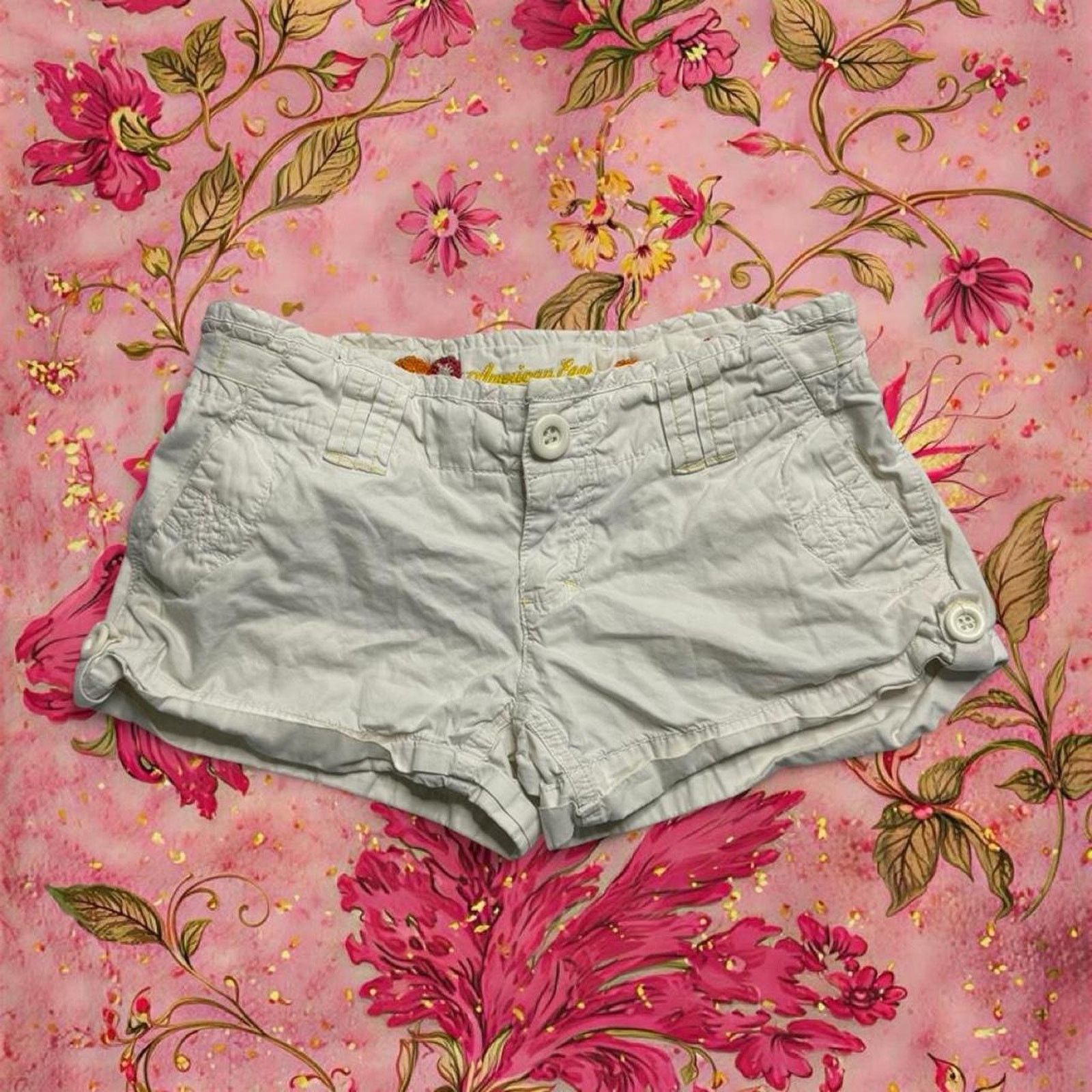 American Eagle Outfitters White low rise American Eagle cargo shorts button size 2 Size 26" / US 2 / IT 38 - 1 Thumbnail