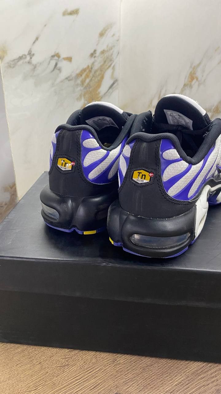 Nike Nike Air Max Plus Size US 9 / EU 42 - 3 Thumbnail