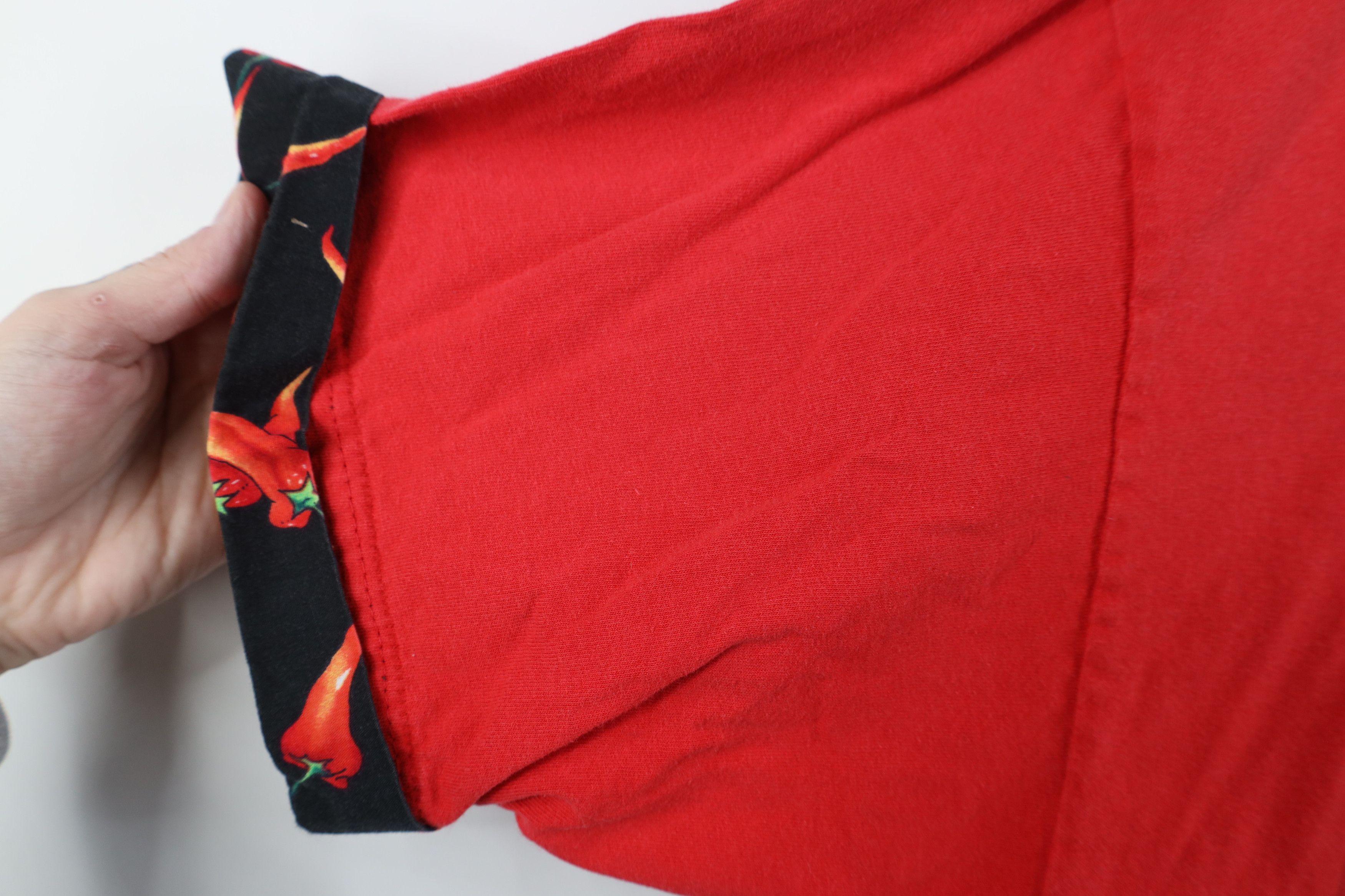 Vintage Vintage 90s Streetwear Hot Chili Peppers Pocket T-Shirt USA Size US XL / EU 56 / 4 - 9 Thumbnail