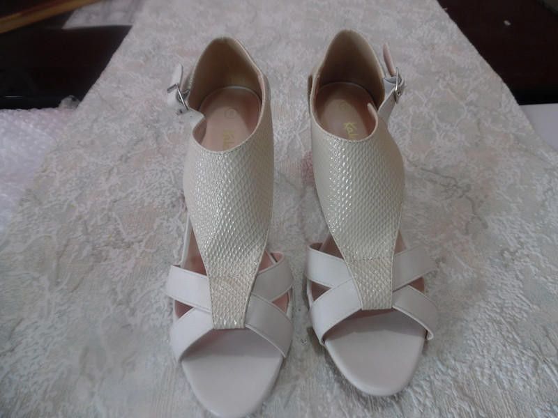 Designer Kaleidoscope women's cream shoes size 8 UK Size US 8.5 / IT 38.5 - 1 Thumbnail