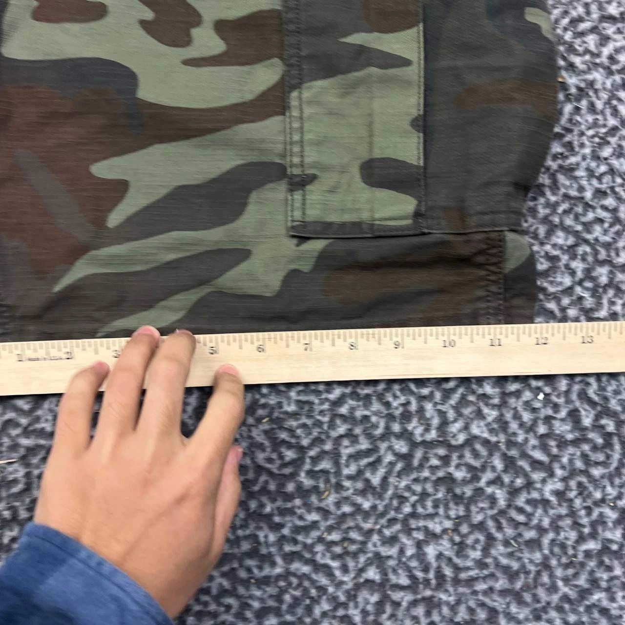 Levi's Levi Strauss & Co. Cargo Shorts Men 40 Camo Pockets Cotton Size US 40 / EU 56 - 7 Thumbnail