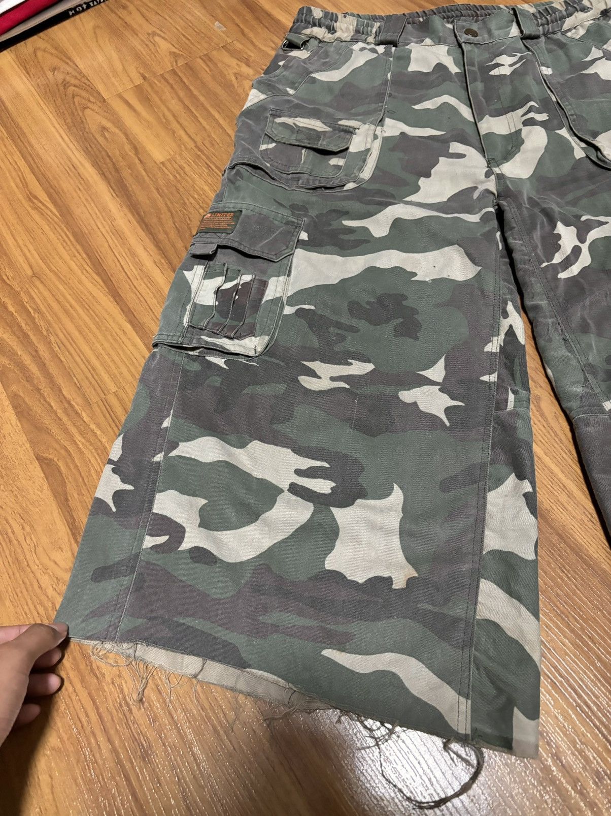 Vintage Faded Military Camo Cargo Shorts Size US 33 - 16 Thumbnail