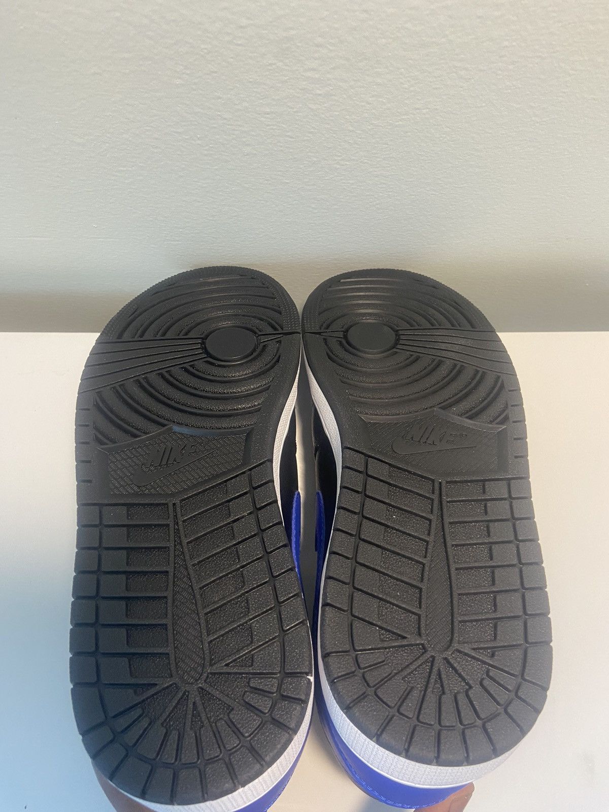 Jordan Brand Jordan 1 Mid Hyper Royal Size US 9 / EU 42 - 5 Thumbnail