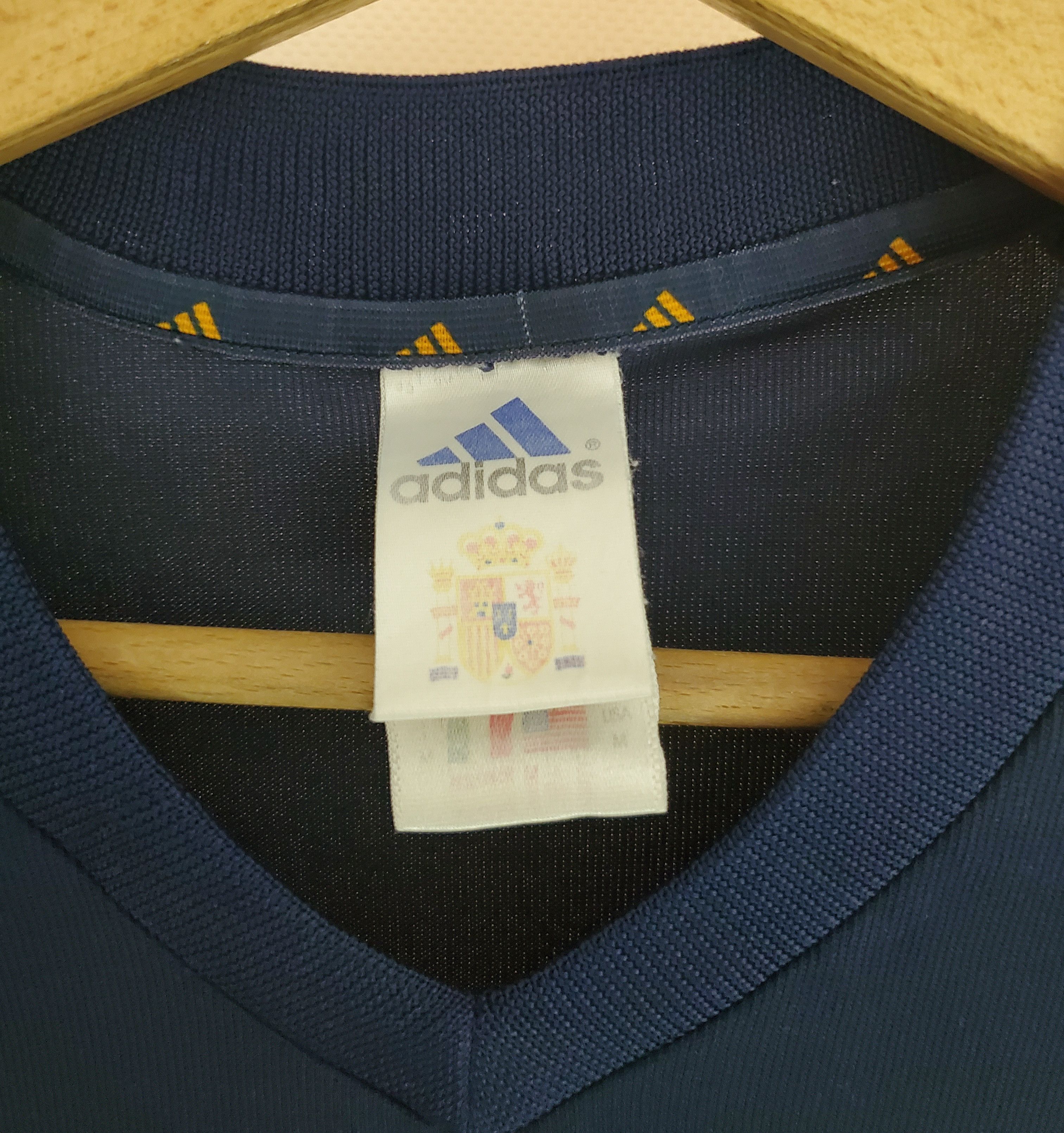 Adidas Vintage SPAIN 2002 2004 THIRD SOCCER JERSEY ADIDAS M Size US M / EU 48-50 / 2 - 5 Thumbnail