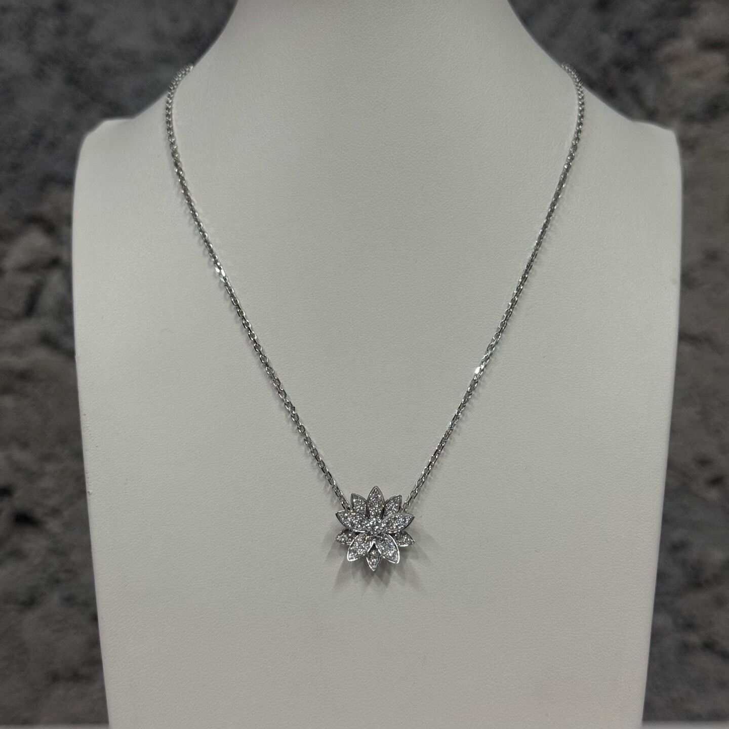 Van Cleef & Arpels Van Cleef & Arpels White Gold Lotus Necklace Size ONE SIZE - 1 Thumbnail