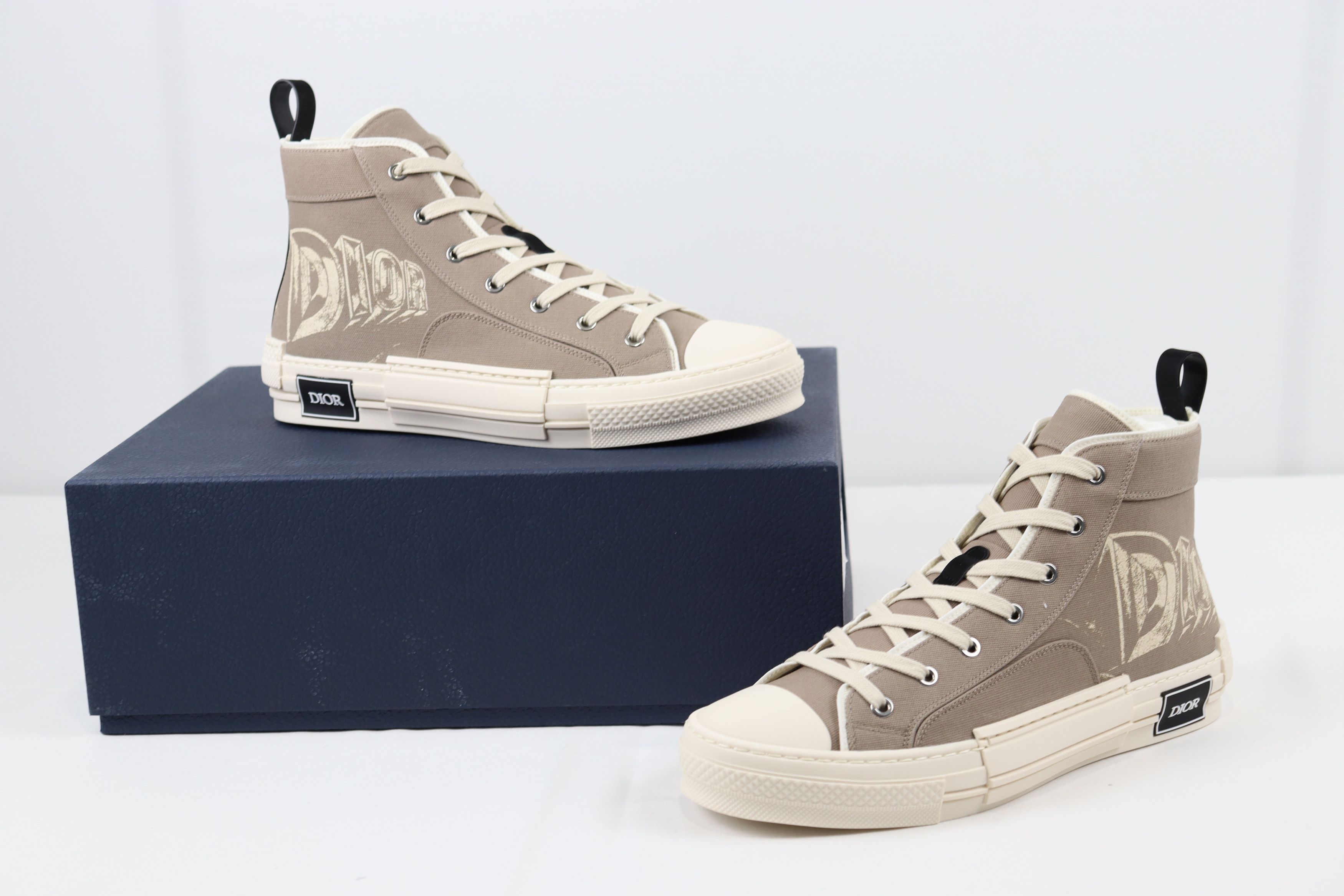 image of Dior O1Rshd Logo B23 Sneakers In Grey, Men's (Size 10)