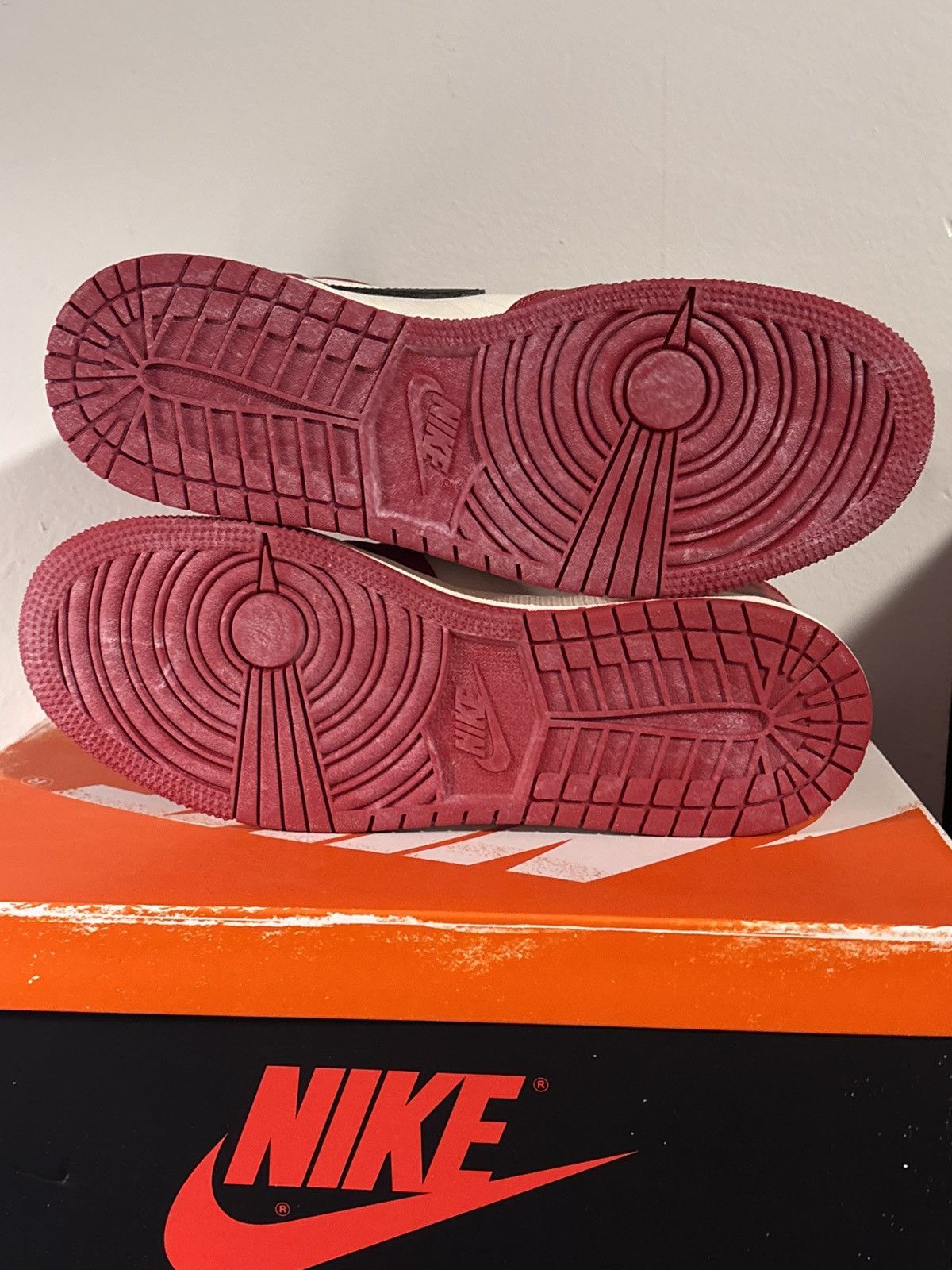 Jordan Brand Jordan 1 OG Chicago Lost and Found (GS) FD1437-612 Sz 6.5 Size US 6.5 / EU 39-40 - 6 Thumbnail