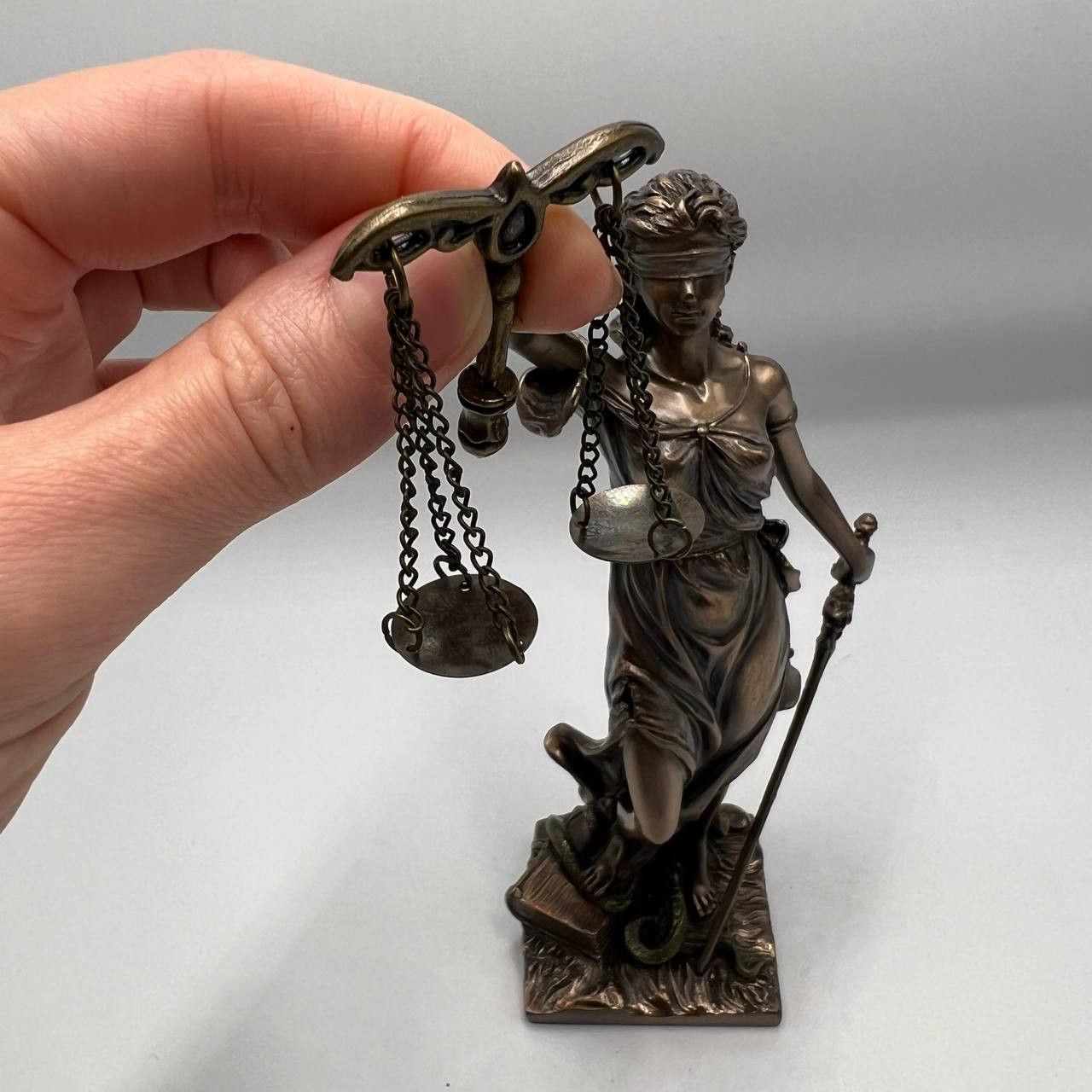Vintage Themis Goddess of Law Statue Decor Italy 21 cm Size ONE SIZE - 3 Thumbnail