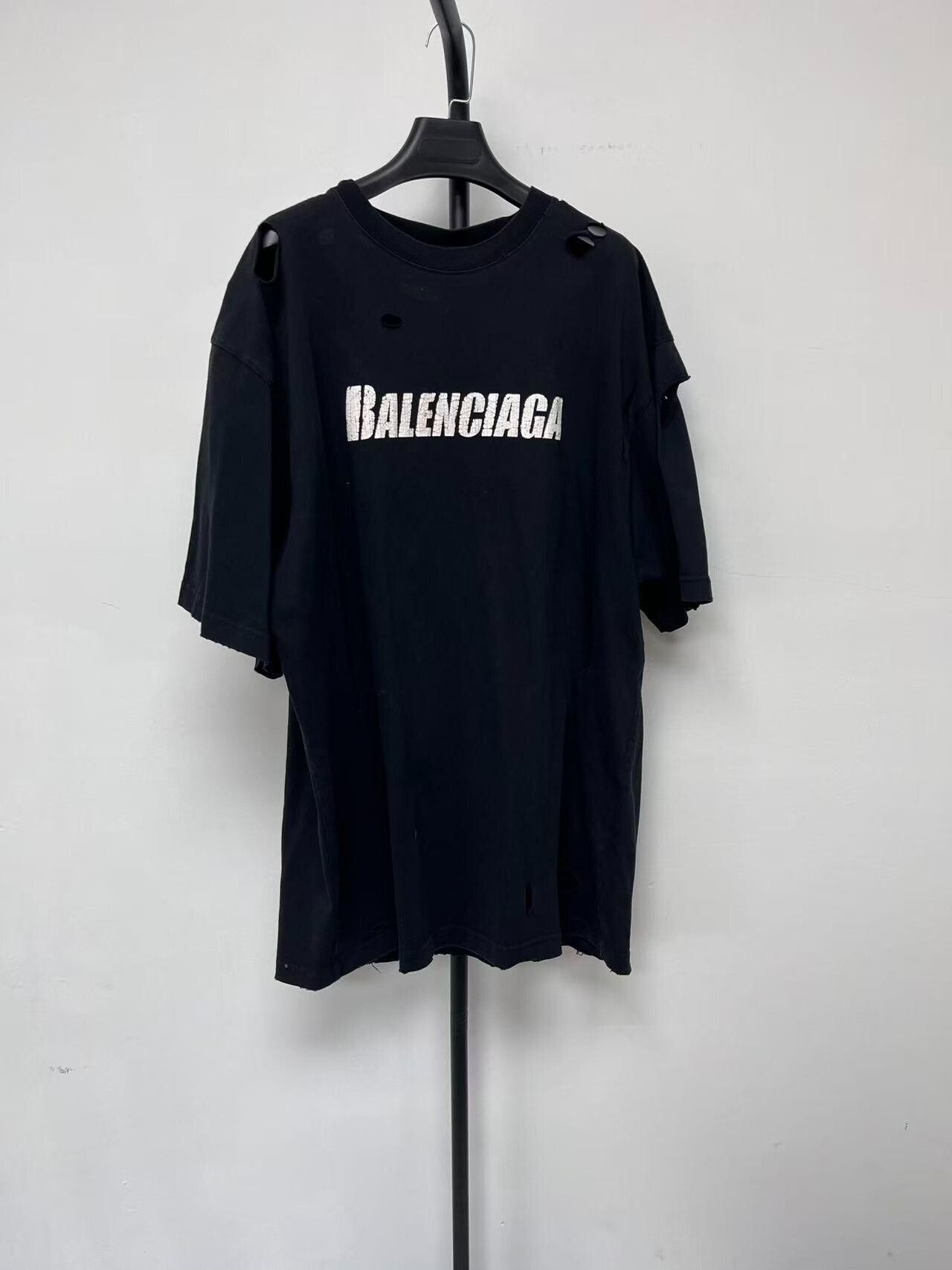 Balenciaga balenciaga black letter print t-shirt Size US S / EU 44-46 / 1 - 1 Thumbnail