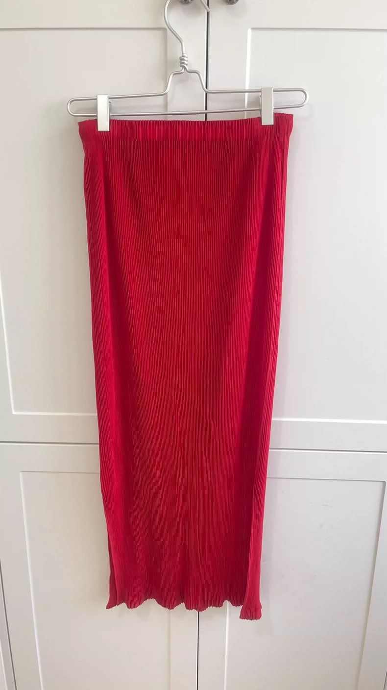 Issey Miyake Issey Miyake size:2 Red pleated skirt Size 22" - 1 Thumbnail