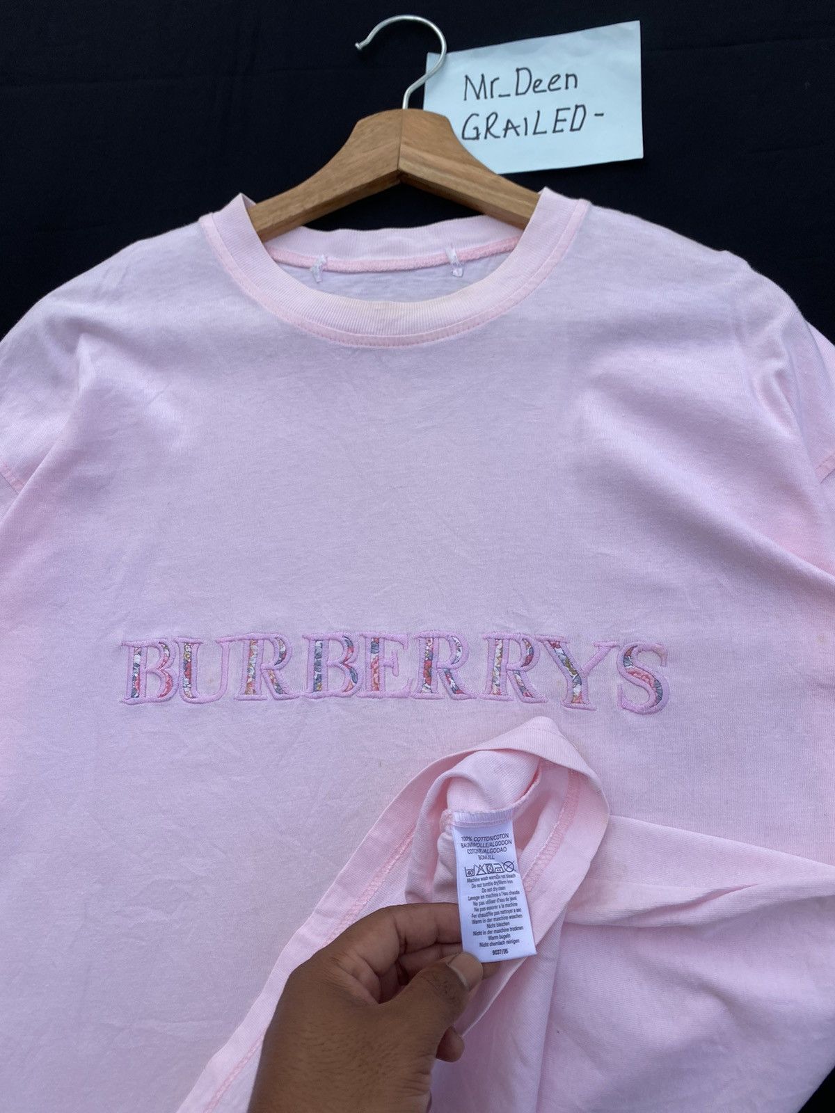 Vintage Rare Vintage 90s Burberry Embossed Tshirt Size US L / EU 52-54 / 3 - 9 Thumbnail