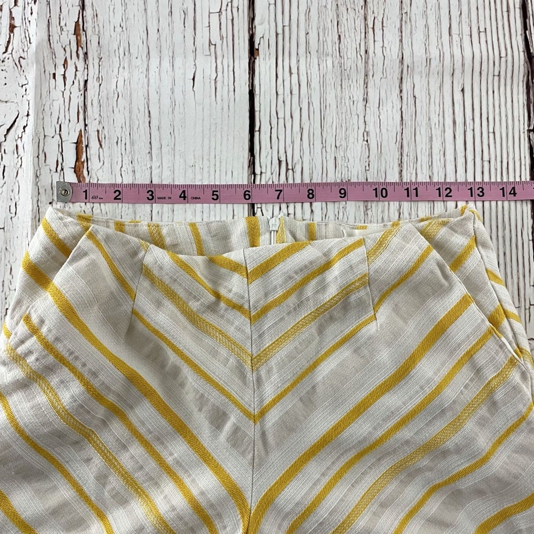 Hudson June & Hudson Yellow Striped Scallop Bottom Shorts Women's Small Clothing Bottoms Shipped XS? Size 28" / US 6 / IT 42 - 3 Thumbnail