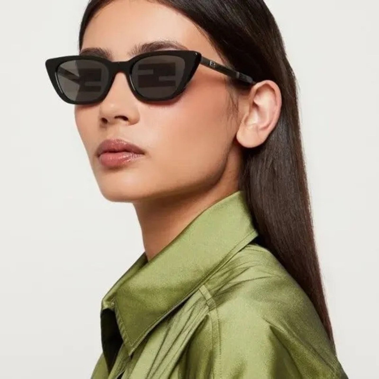Fendi FENDI Sunglasses FE40089I 5301C Shiny Black/Smoke Mirror NEW Size ONE SIZE - 1 Thumbnail