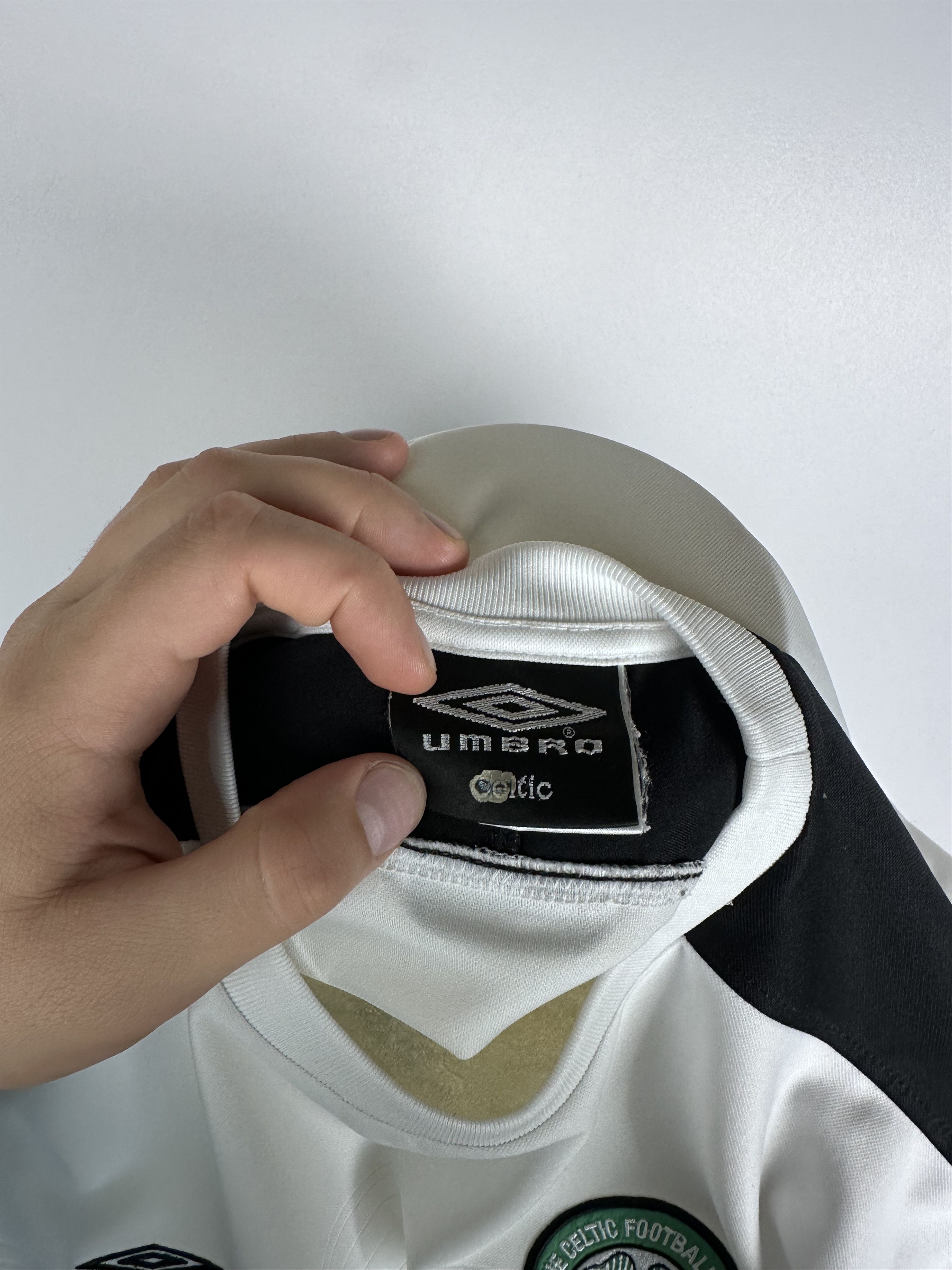 Umbro × Vintage Celtic 2000 Football Shirt Soccer Jersey White Umbro Mens Size US XL / EU 56 / 4 - 9 Thumbnail