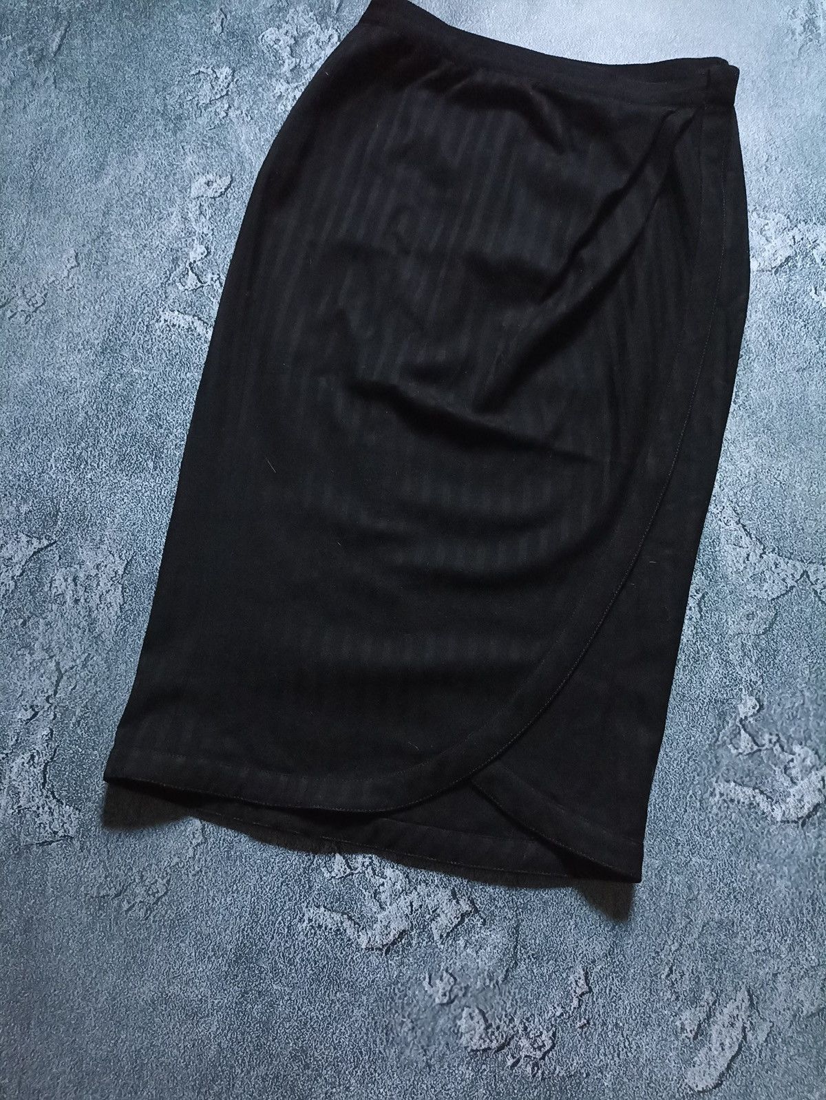 Versace Vintage 90s Archival Gianni Versace Black Wool Pencil Skirt Size 26" / US 2 / IT 38 - 3 Thumbnail