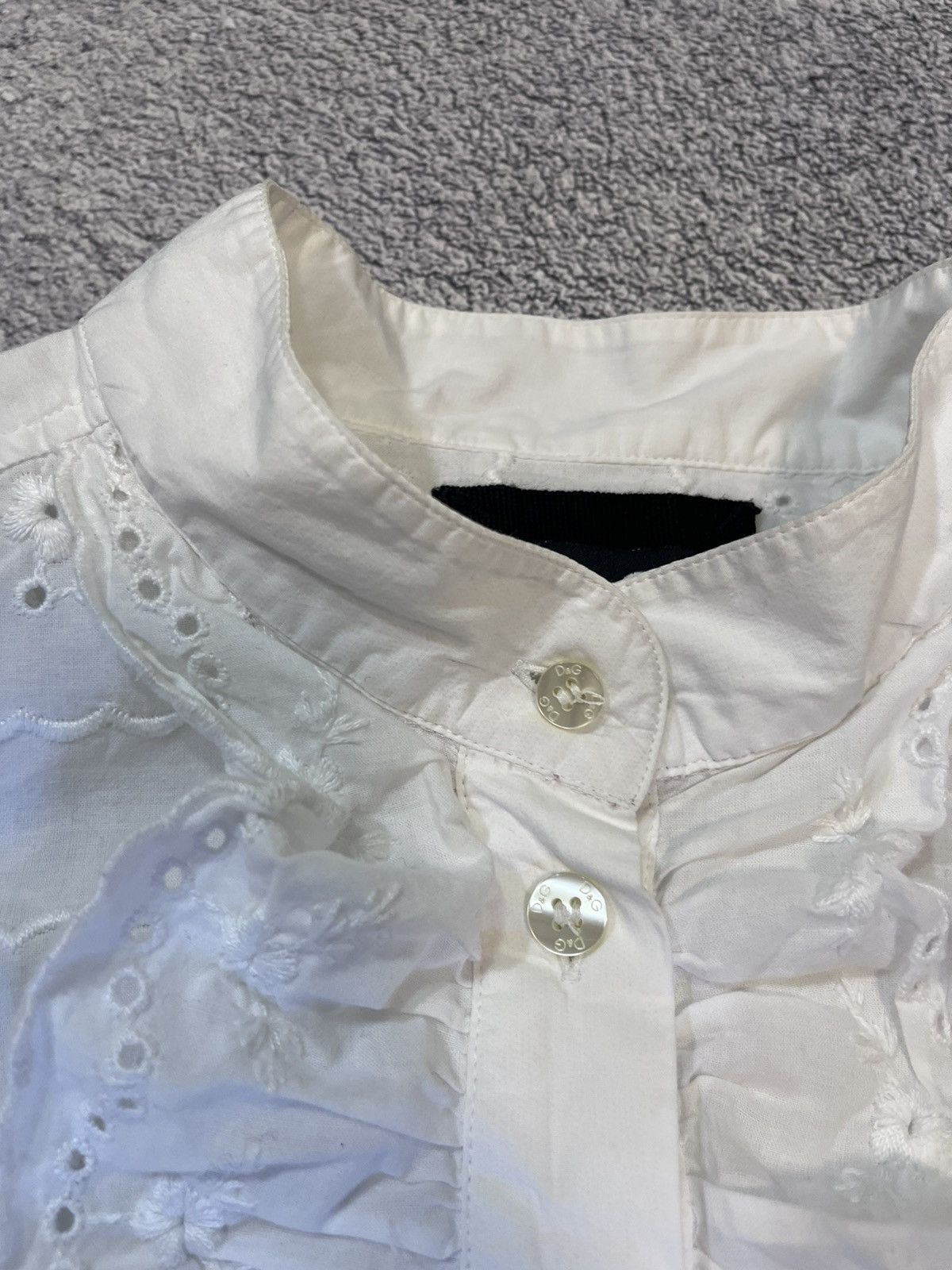 Dolce & Gabbana Dolce & Gabbana White Eyelet Embroidered Blouse Ruffle Front Size M / US 6-8 / IT 42-44 - 11 Thumbnail