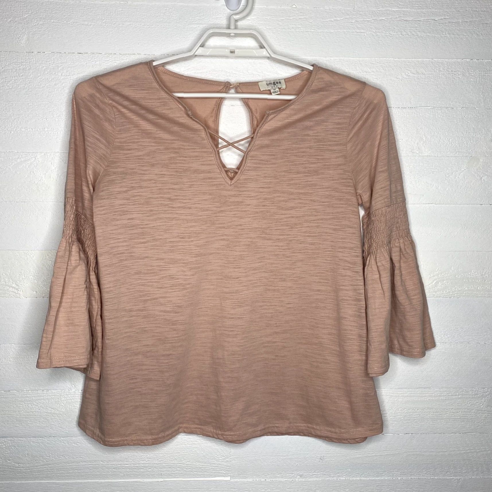 Bell UMGEE Women's Top Blouse Medium 3/4 Bell Sleeve Light Pink V-Neck Key Hole Back Strappy Size M / US 6-8 / IT 42-44 - 2 Thumbnail
