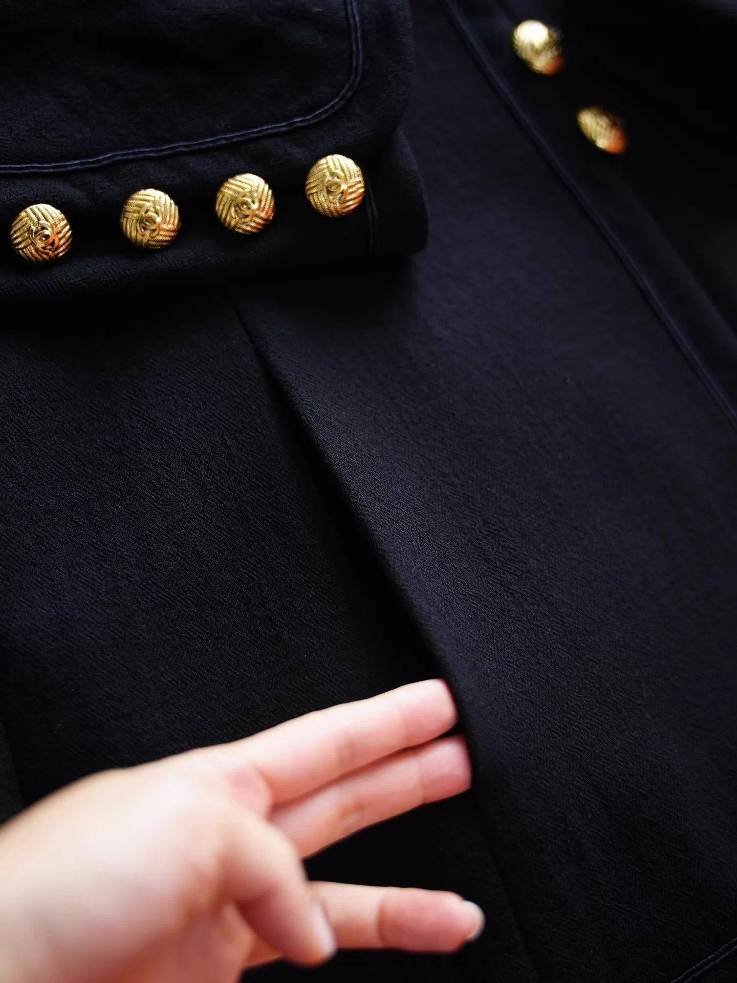Chanel Chanel 1990s Black Gold Wool Long Jacket S 36 Size S / US 4 / IT 40 - 4 Thumbnail