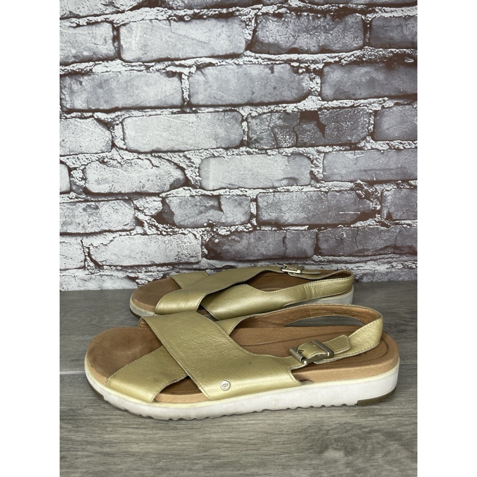Ugg UGG Gold Leather Kamile Cross Strap Comfort Sandals Women Sz Size US 10 / IT 40 - 15 Thumbnail