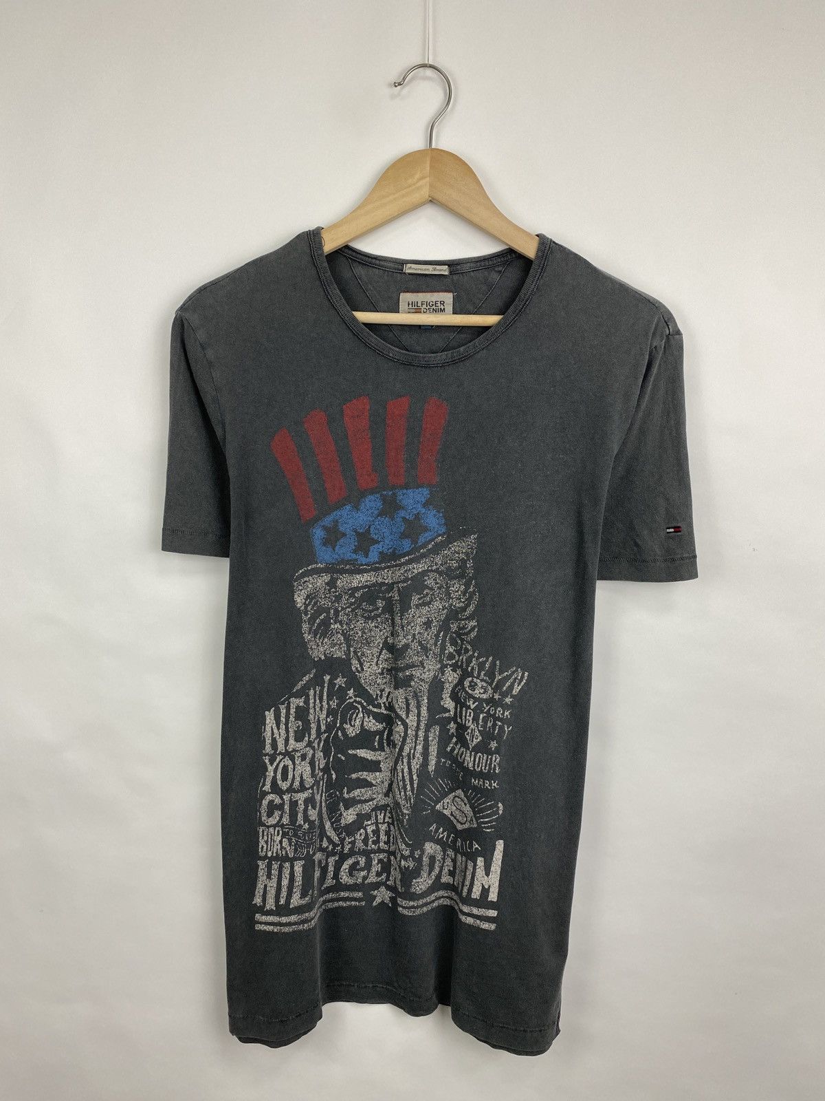 Tommy Hilfiger × Vintage 🇺🇸 Vintage Y2K Tommy Hilfiger Abraham Lincoln Archive T-Shirt Size US M / EU 48-50 / 2 - 3 Thumbnail