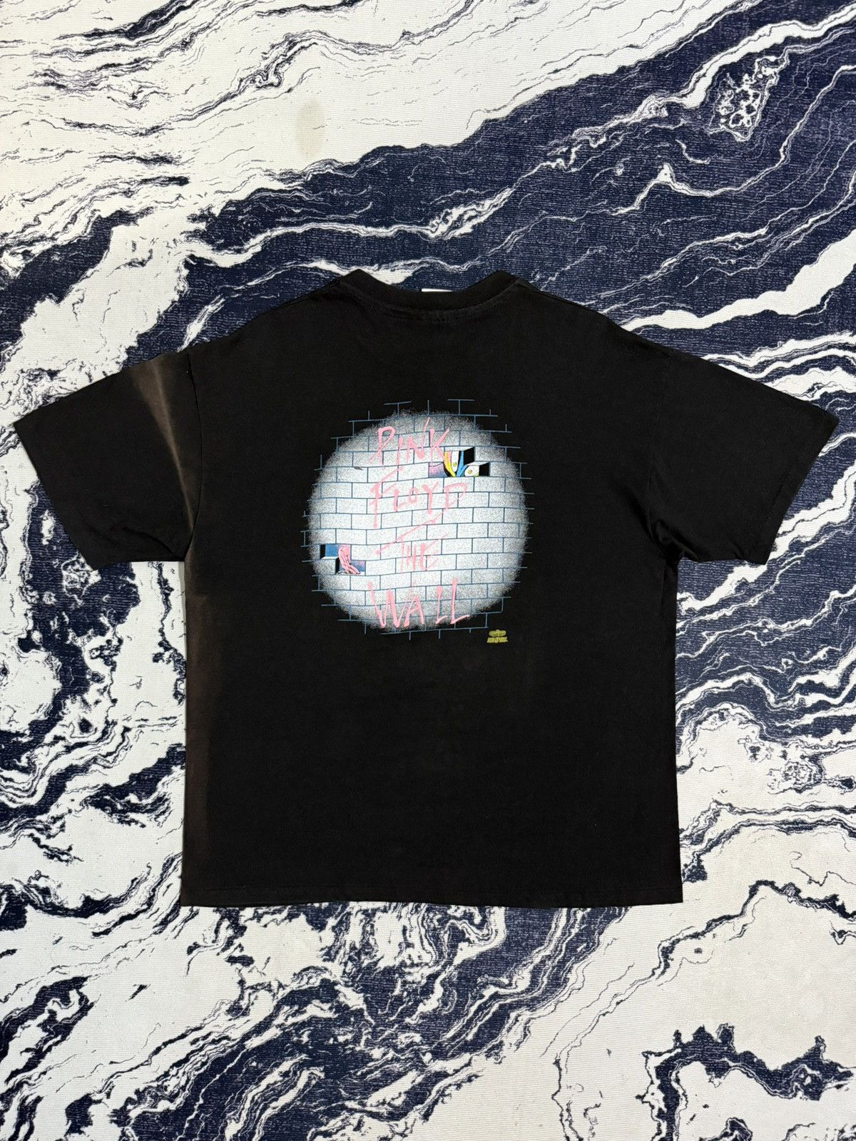 Band Tees Vintage pink floyd the wall 1982 gerard scarfe tshirt Size US XL / EU 56 / 4 - 16 Thumbnail